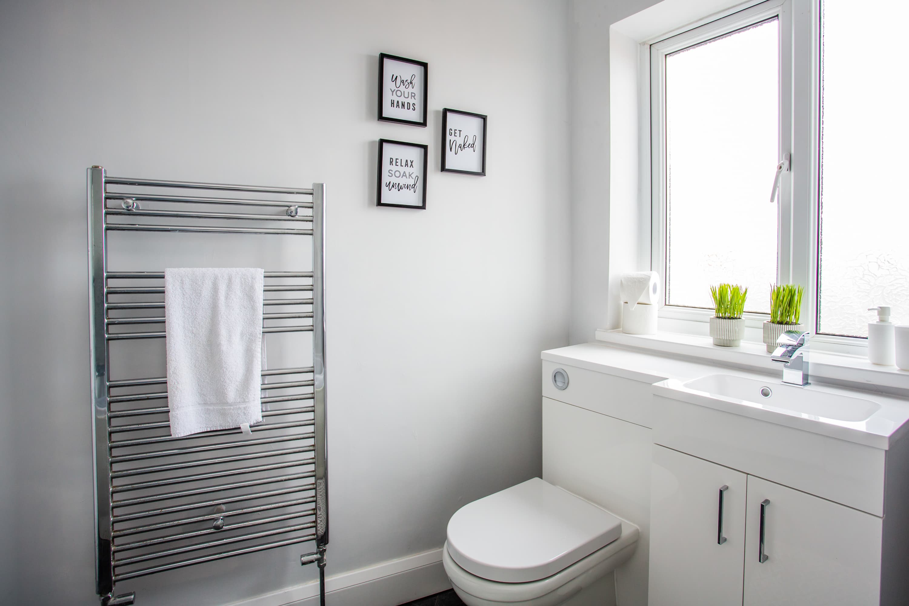 Walk to Seaburn Beach - Parking - Coastal Stay in Sea Road SR6 9DB - Property image 20 - VivreStays