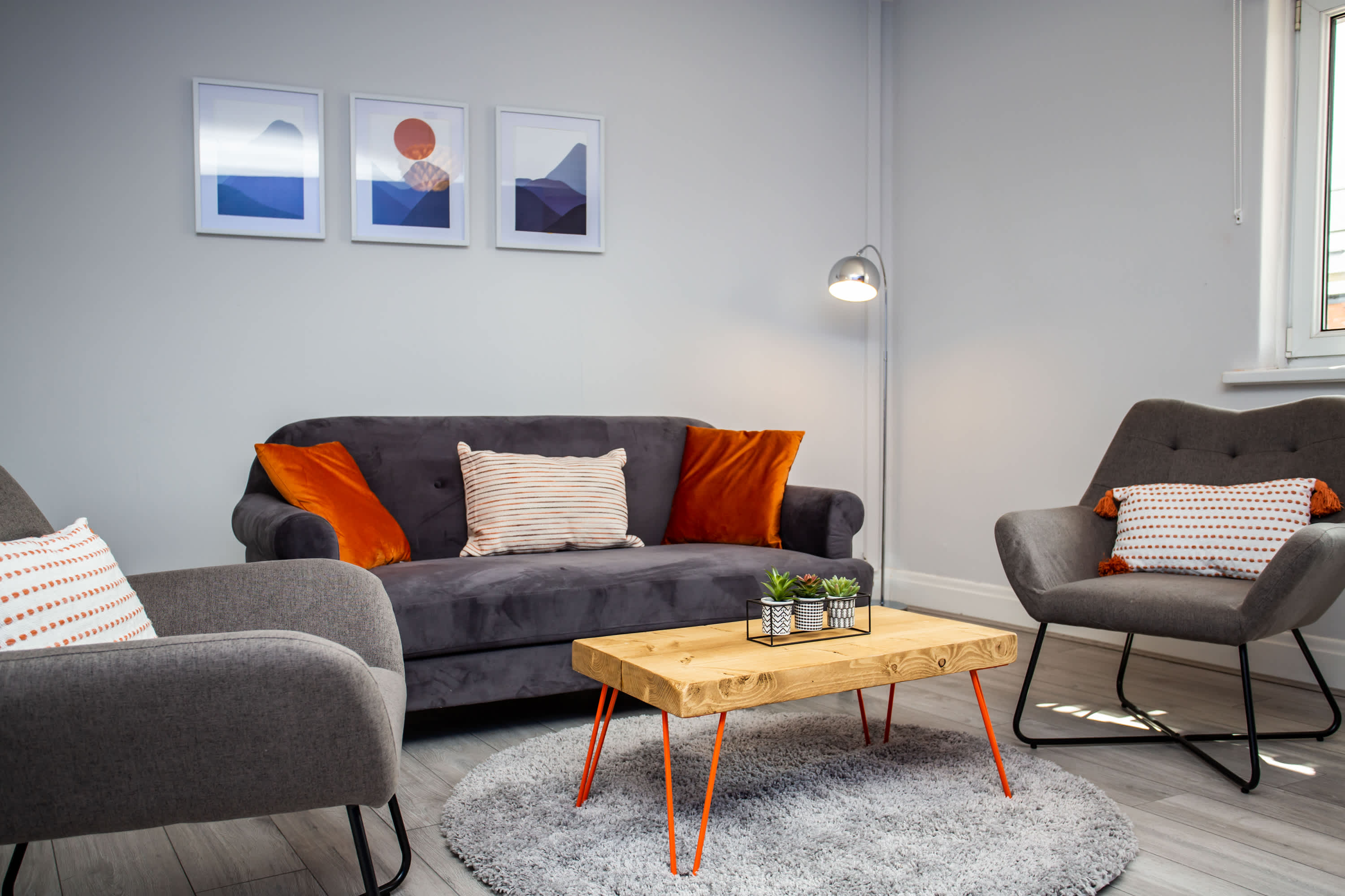 Walk to Seaburn Beach - Parking - Coastal Stay in Sea Road SR6 9DB - Property image 2 - VivreStays
