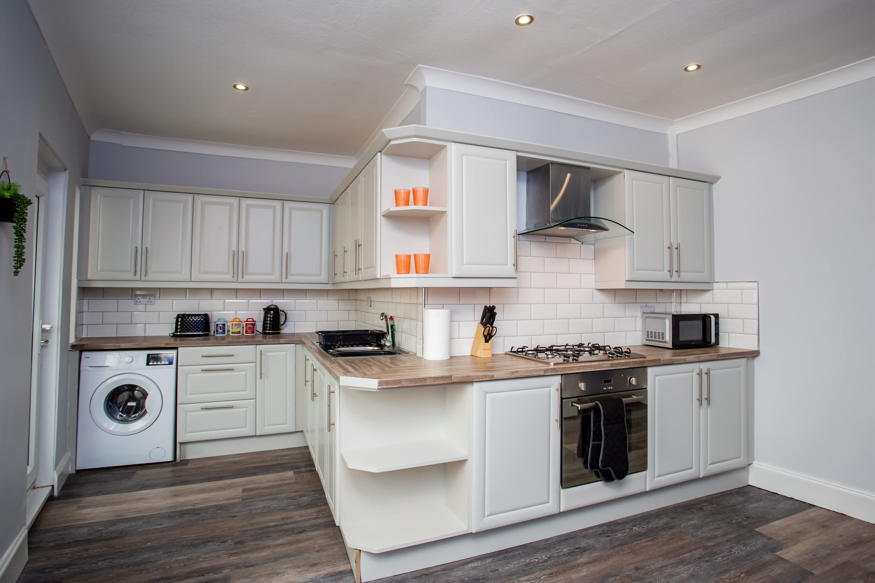 Walk to Seaburn Beach - Parking - Coastal Stay in Sea Road SR6 9DB - Property image 26 - VivreStays