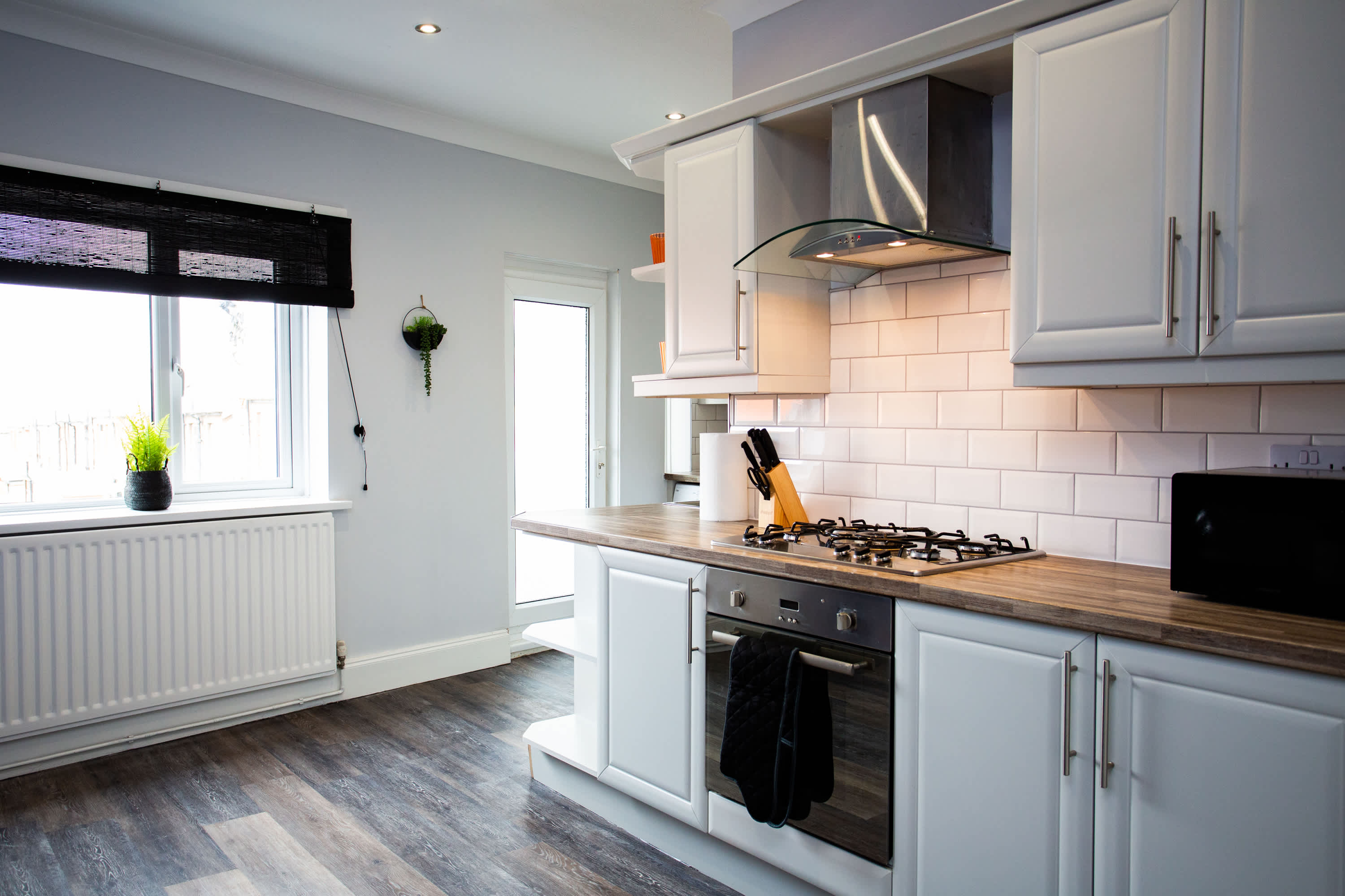 Walk to Seaburn Beach - Parking - Coastal Stay in Sea Road SR6 9DB - Property image 4 - VivreStays