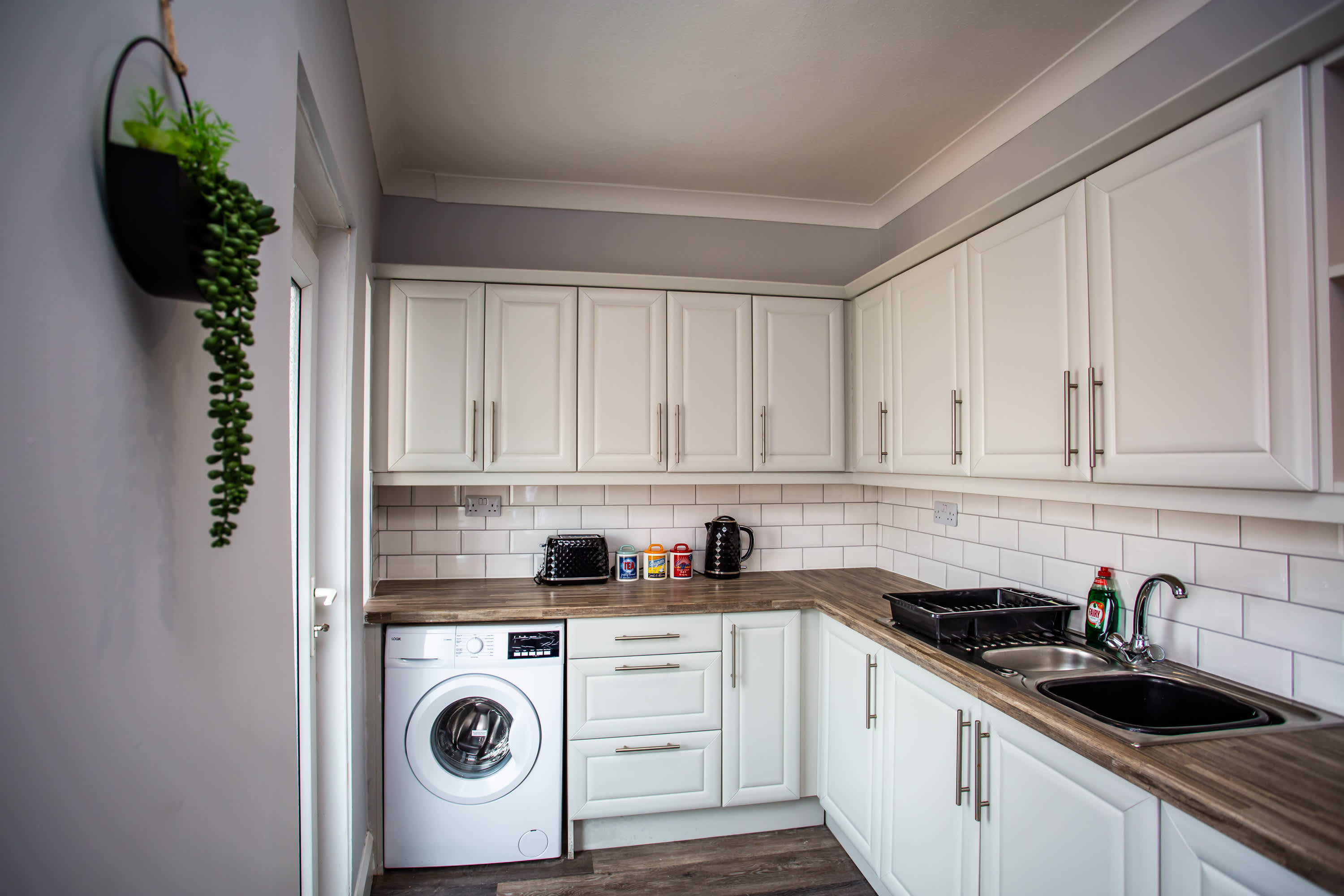 Walk to Seaburn Beach - Parking - Coastal Stay in Sea Road SR6 9DB - Property image 8 - VivreStays