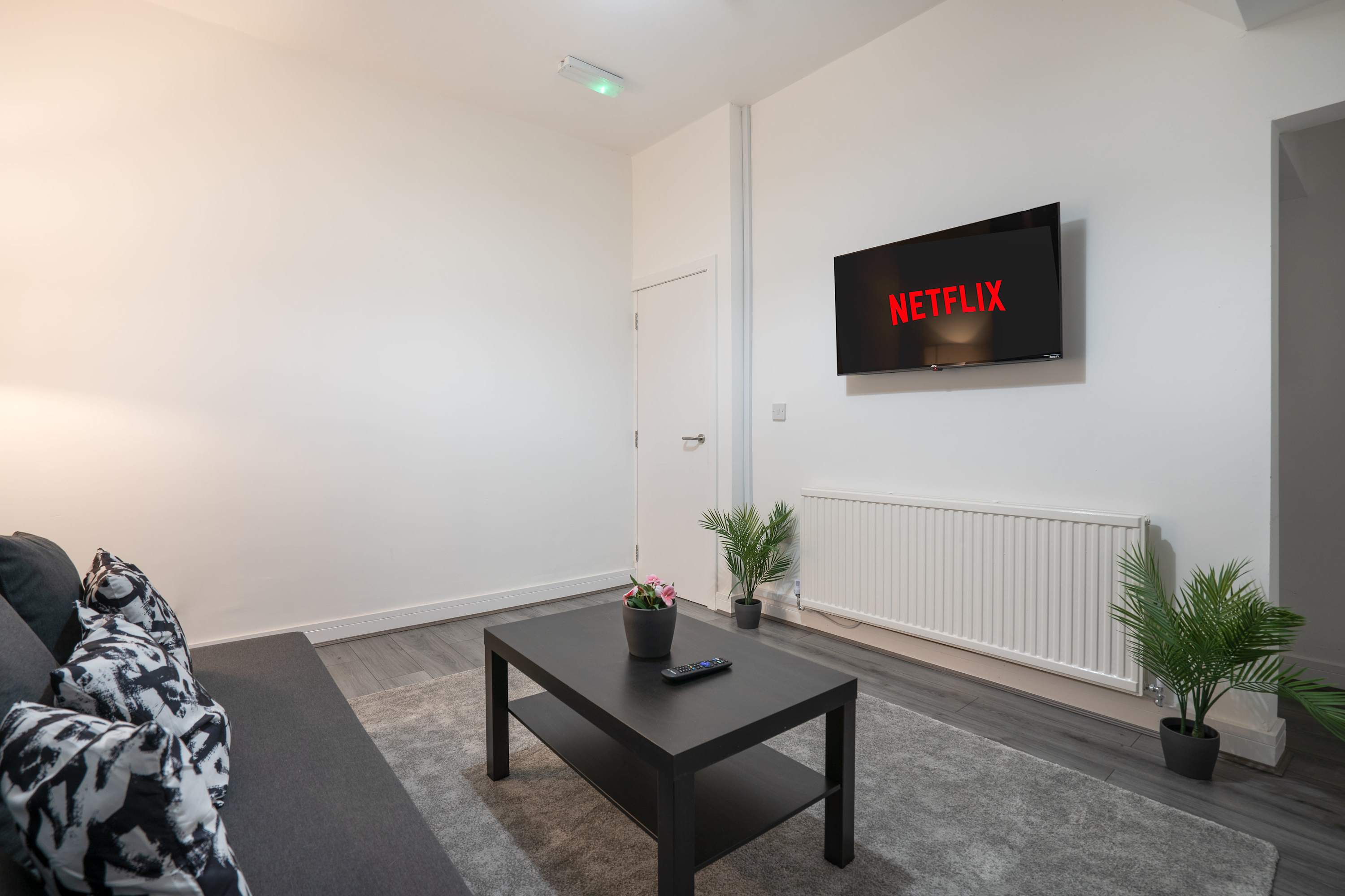 View 10 Mins BAE Systems -Contractor Stay -Free Parking in Greengate Street LA14 1BD 10 Mins BAE Systems -Contractor Stay -Free Parking in Greengate Street LA14 1BD - Property image 12 - VivreStays