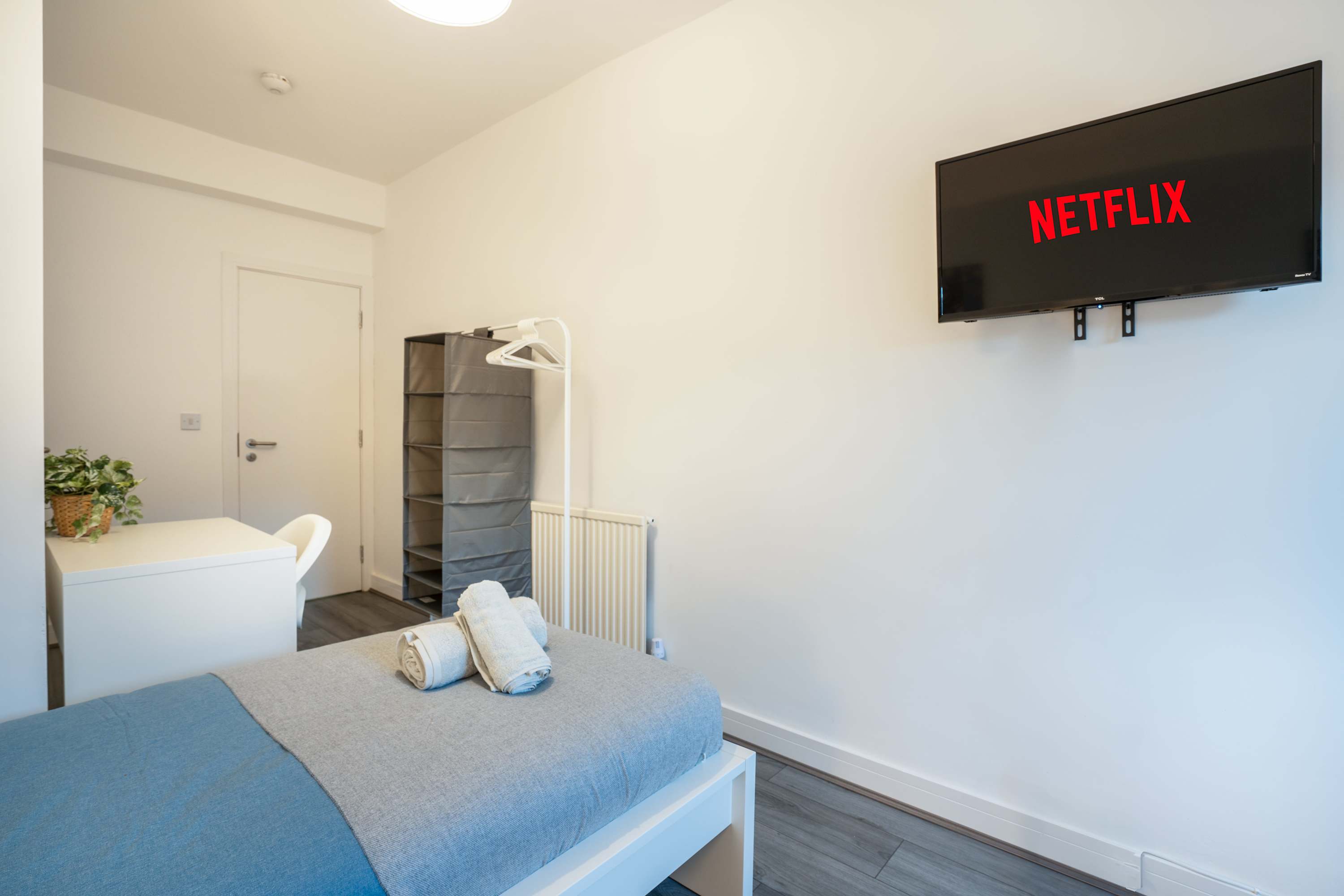 View 10 Mins BAE Systems -Contractor Stay -Free Parking in Greengate Street LA14 1BD 10 Mins BAE Systems -Contractor Stay -Free Parking in Greengate Street LA14 1BD - Property image 7 - VivreStays