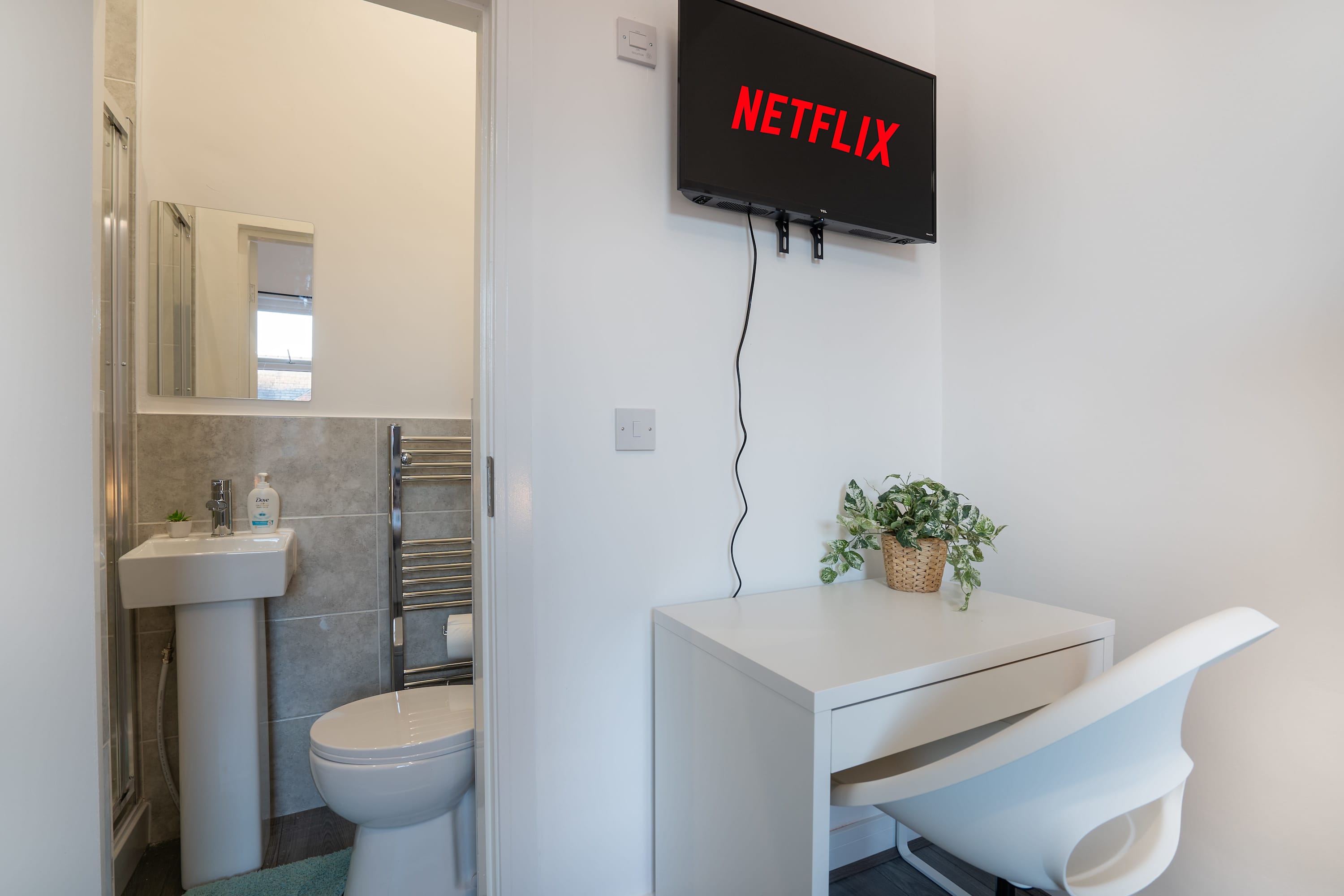 View 10 Mins BAE Systems -Contractor Stay -Free Parking in Greengate Street LA14 1BD 10 Mins BAE Systems -Contractor Stay -Free Parking in Greengate Street LA14 1BD - Property image 15 - VivreStays