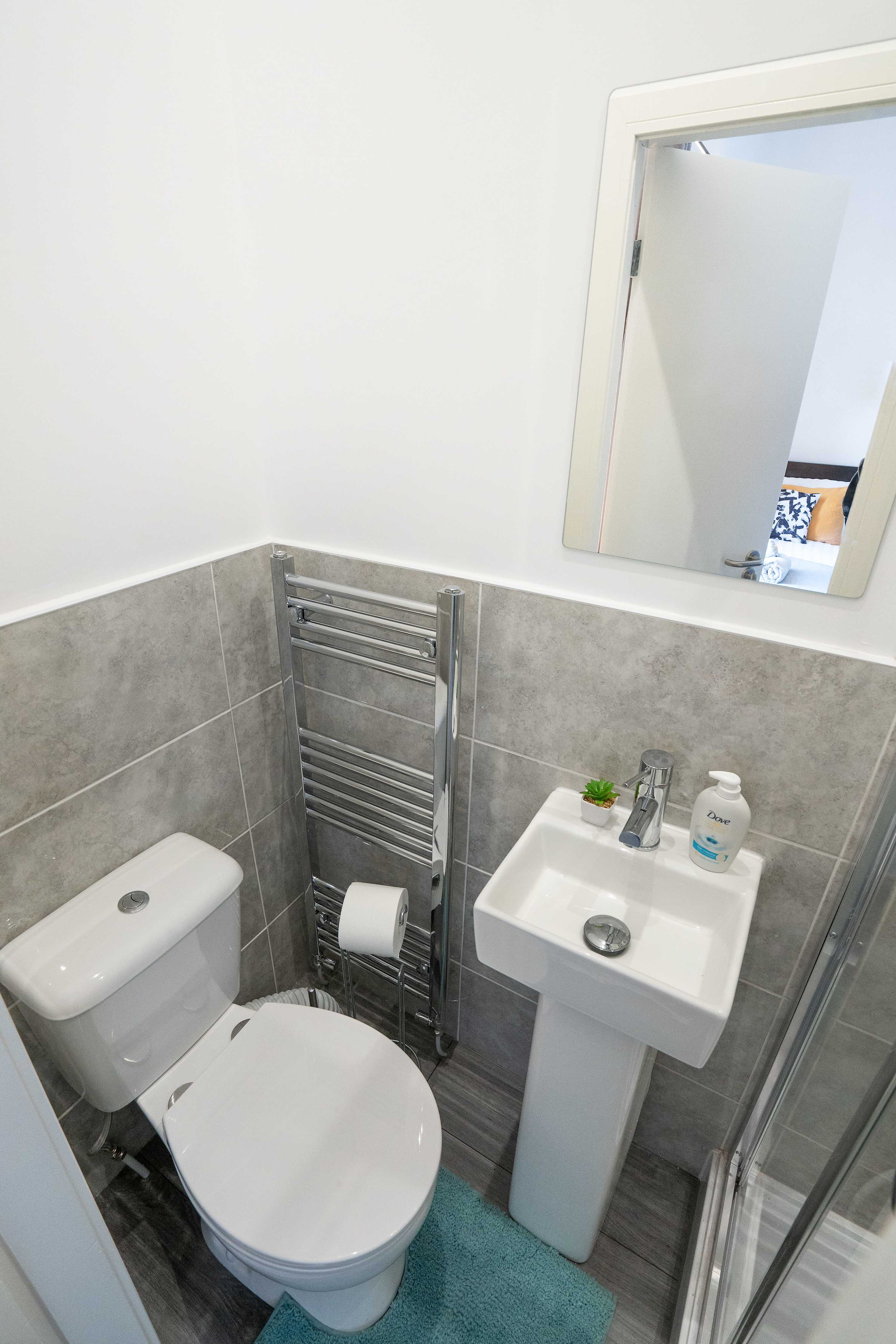 View 10 Mins BAE Systems -Contractor Stay -Free Parking in Greengate Street LA14 1BD 10 Mins BAE Systems -Contractor Stay -Free Parking in Greengate Street LA14 1BD - Property image 18 - VivreStays
