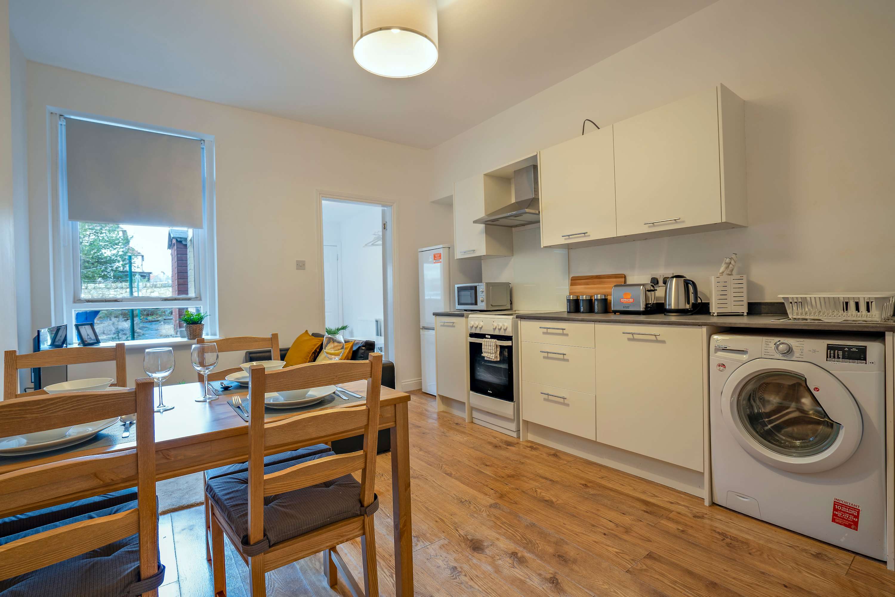 View Near Beach 2BR Ground Floor Flat-Free Parking in Kidd Street KY1 2EE Near Beach 2BR Ground Floor Flat-Free Parking in Kidd Street KY1 2EE - Property image 4 - VivreStays