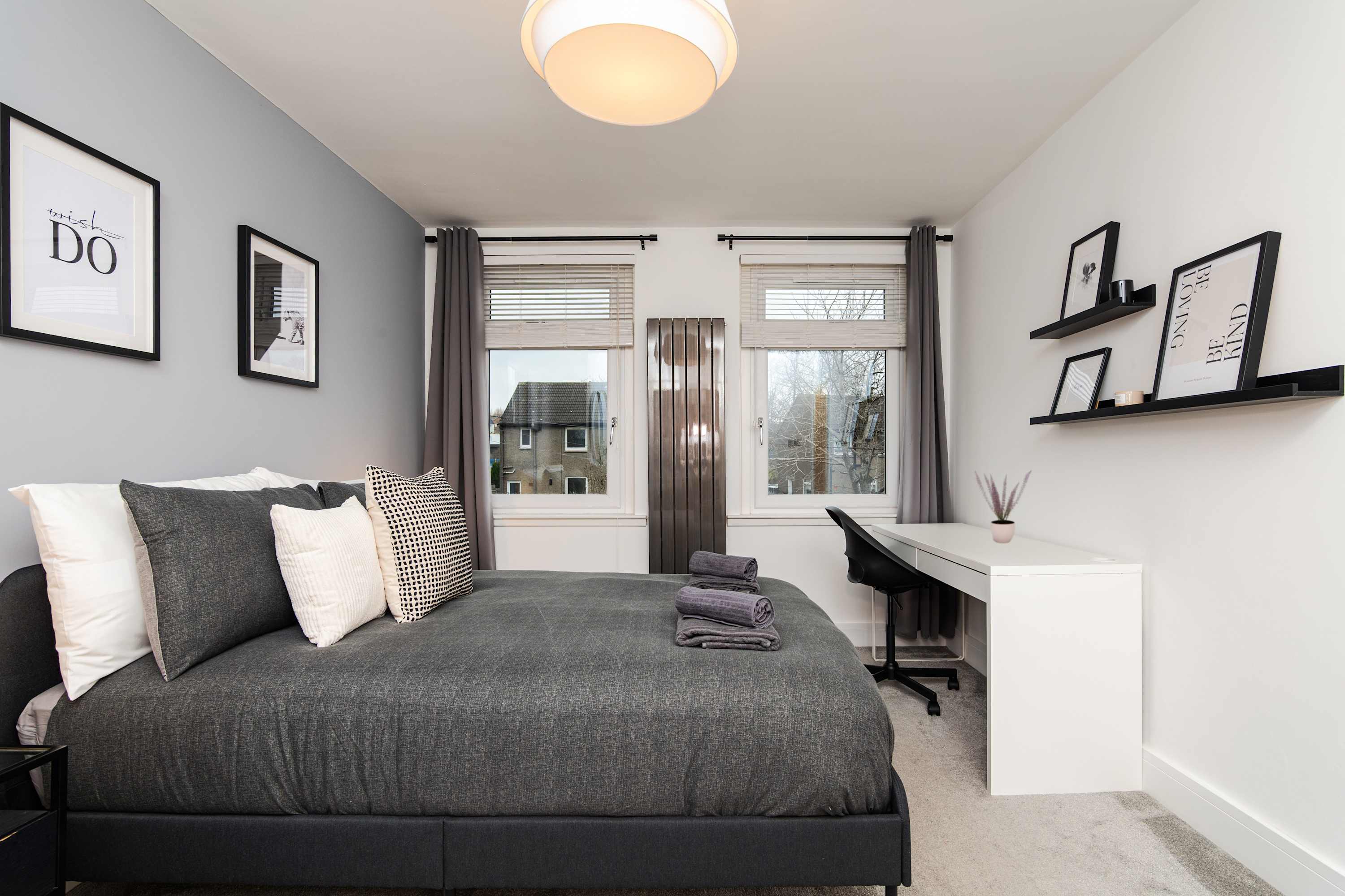 NR Edinburgh Airport & City Modern Home-Parking serviced apartment - Broxburn - VivreStays