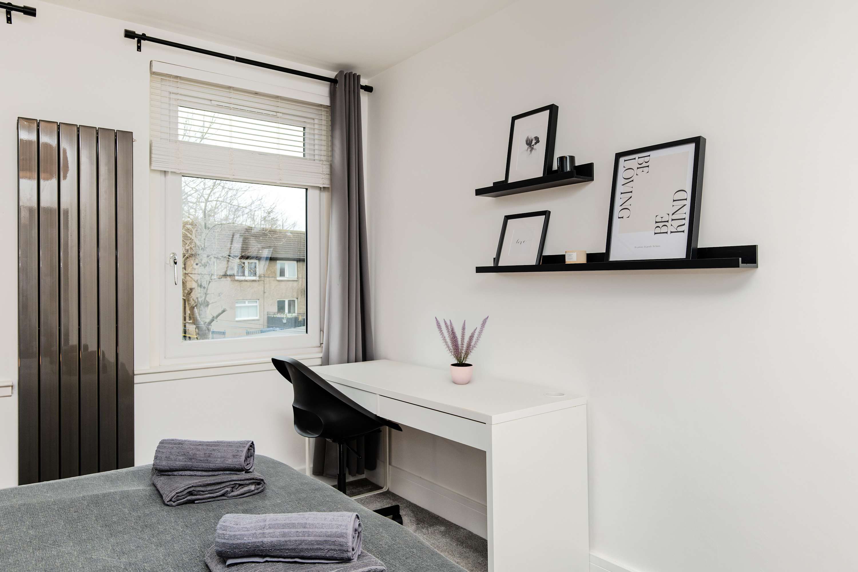 NR Edinburgh Airport & City Modern Home-Parking in Henderson Crescent 66 EH52 6EZ - Property image 10 - VivreStays