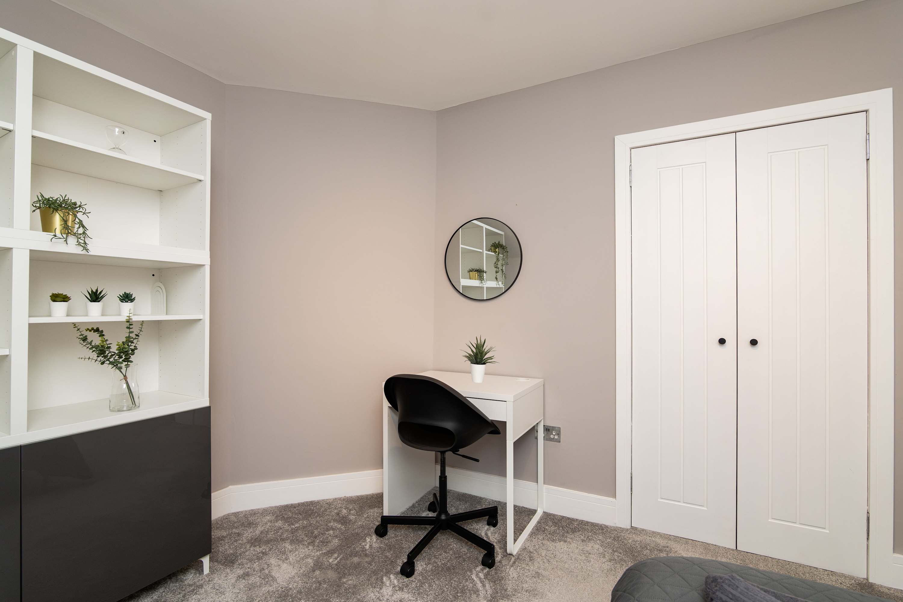 NR Edinburgh Airport & City Modern Home-Parking in Henderson Crescent 66 EH52 6EZ - Property image 12 - VivreStays
