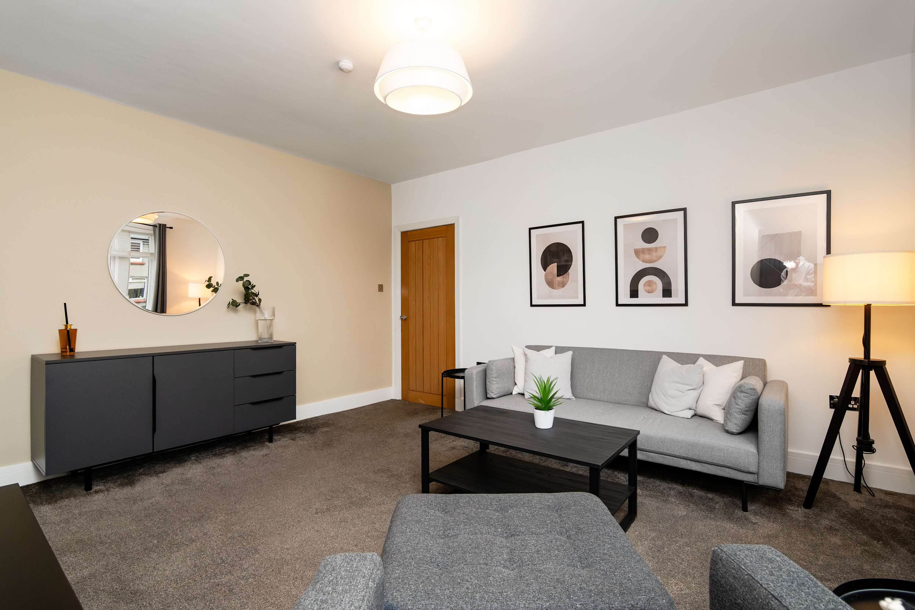 NR Edinburgh Airport & City Modern Home-Parking in Henderson Crescent 66 EH52 6EZ - Property image 13 - VivreStays
