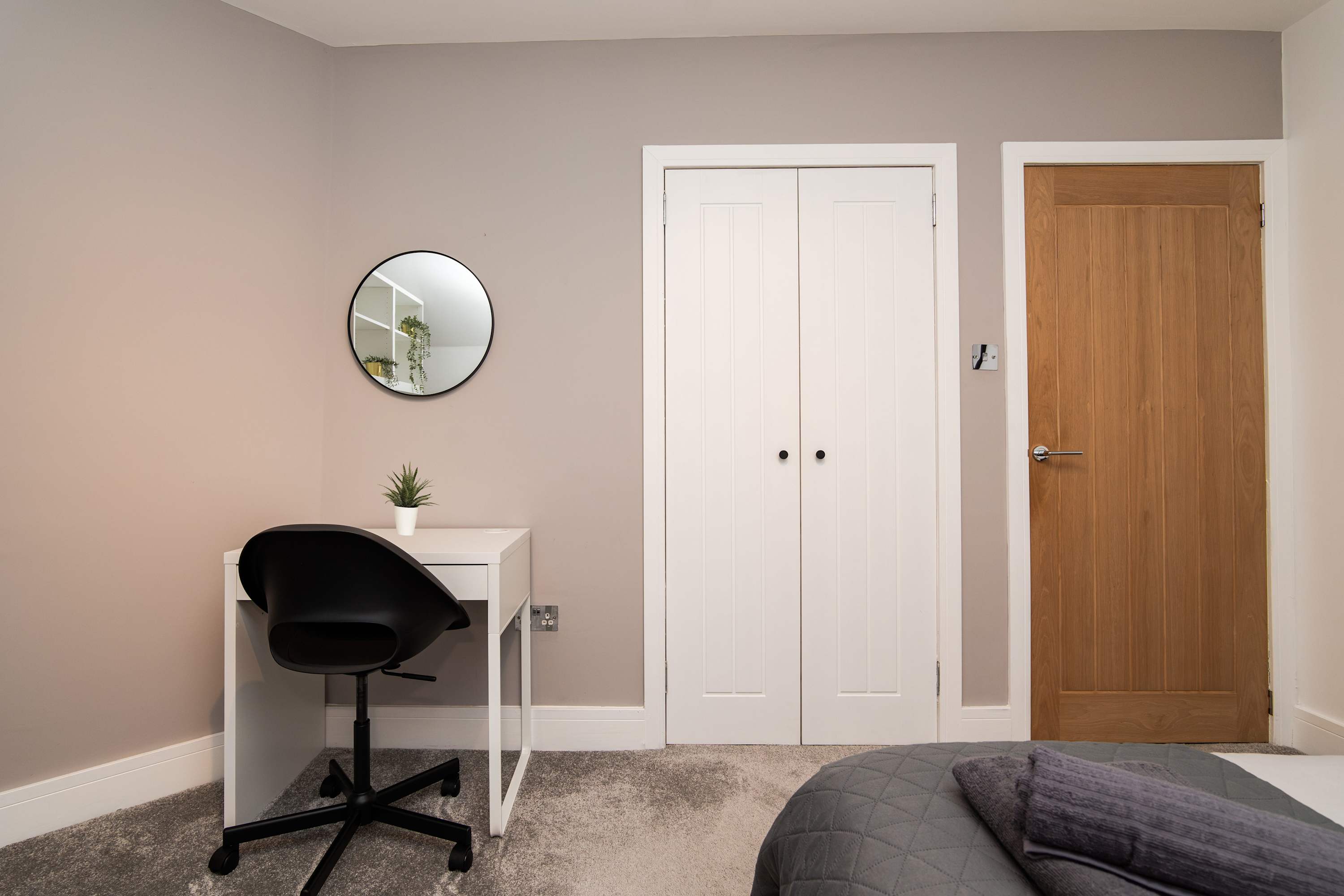 NR Edinburgh Airport & City Modern Home-Parking in Henderson Crescent 66 EH52 6EZ - Property image 14 - VivreStays