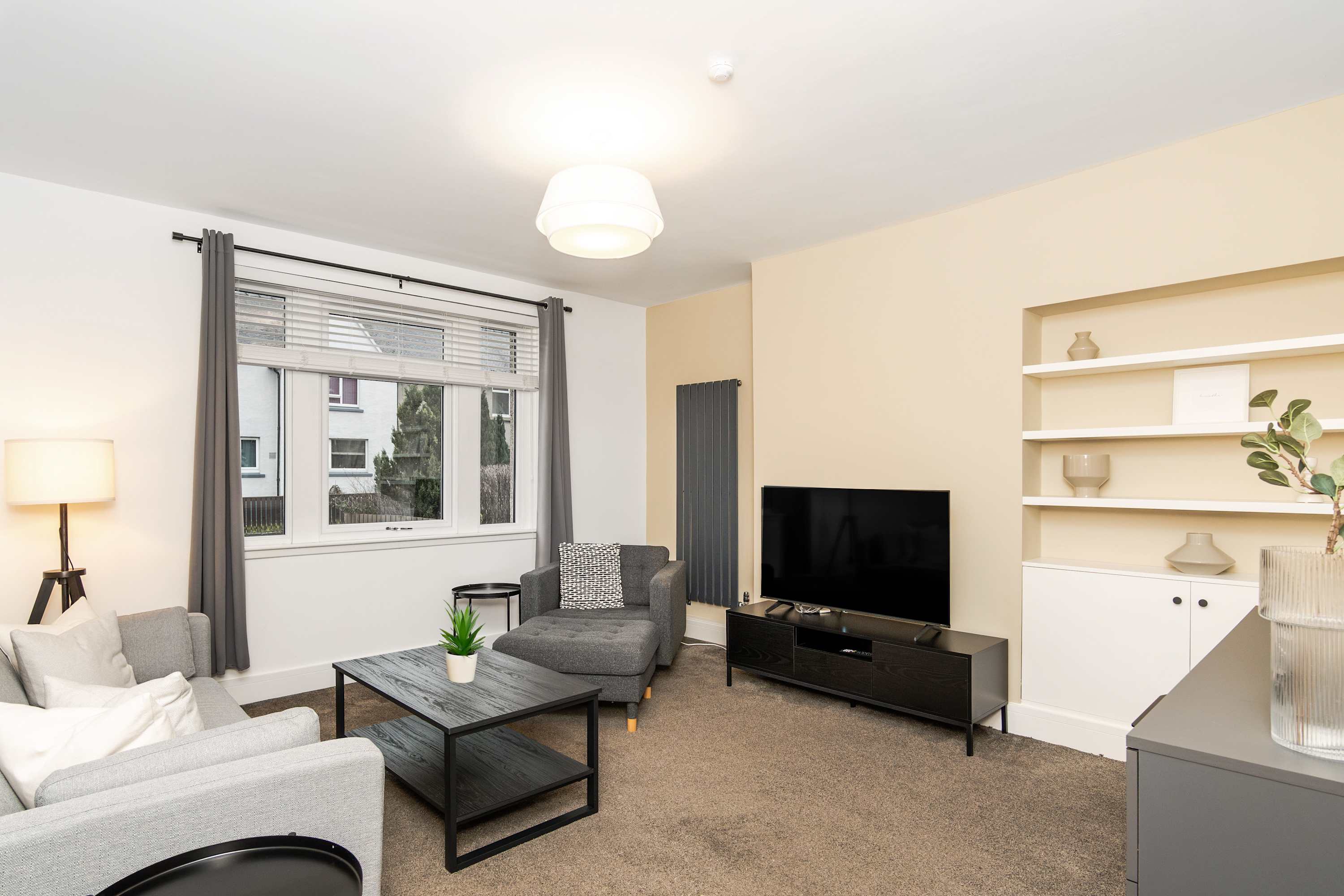 NR Edinburgh Airport & City Modern Home-Parking in Henderson Crescent 66 EH52 6EZ - Property image 15 - VivreStays