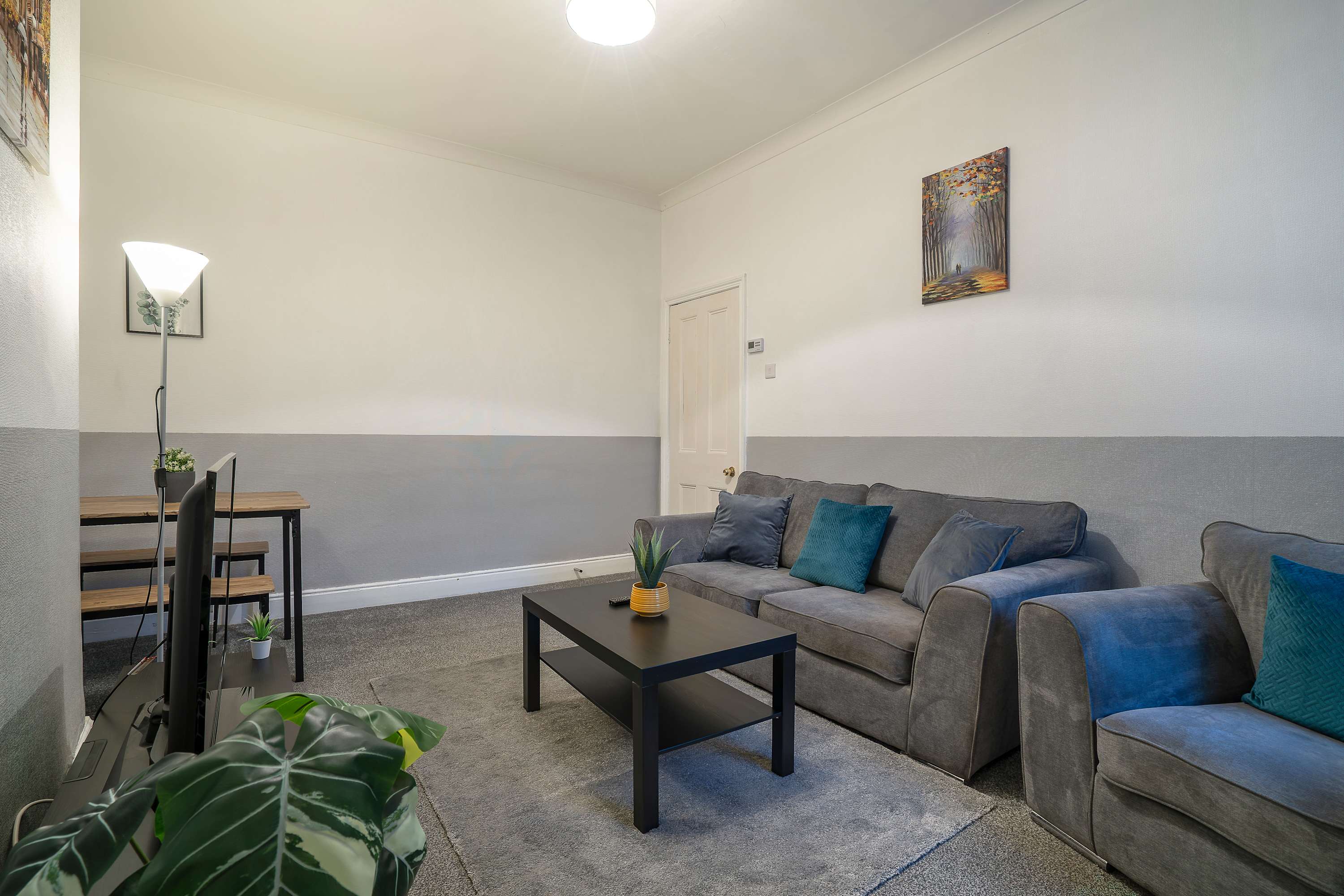 3BR Gateshead Stay-Parking-Nr Newcastle &Quayside in Macadam Street NE8 4TS - Property image 8 - VivreStays