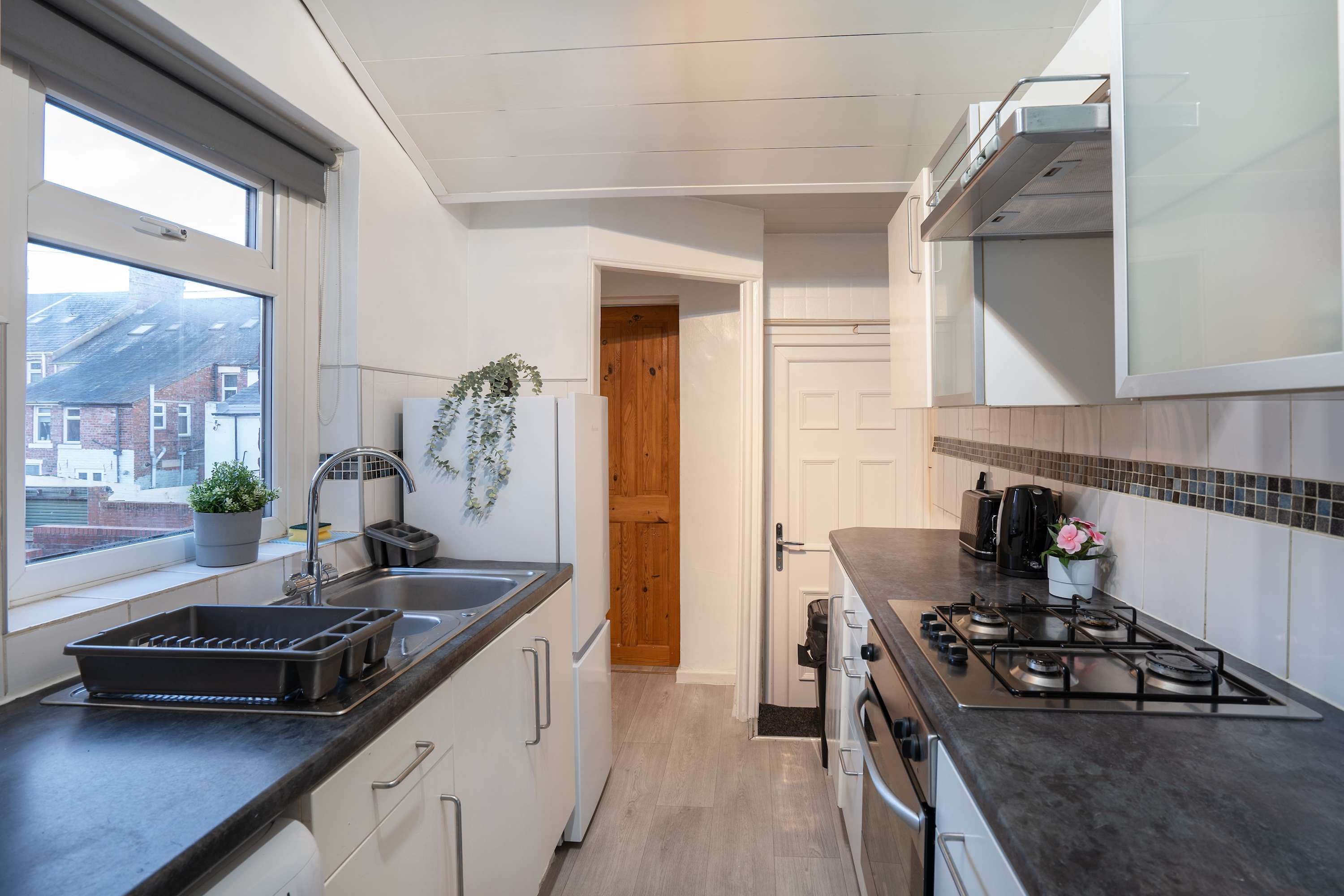 3BR Gateshead Stay-Parking-Nr Newcastle &Quayside in Macadam Street NE8 4TS - Property image 3 - VivreStays