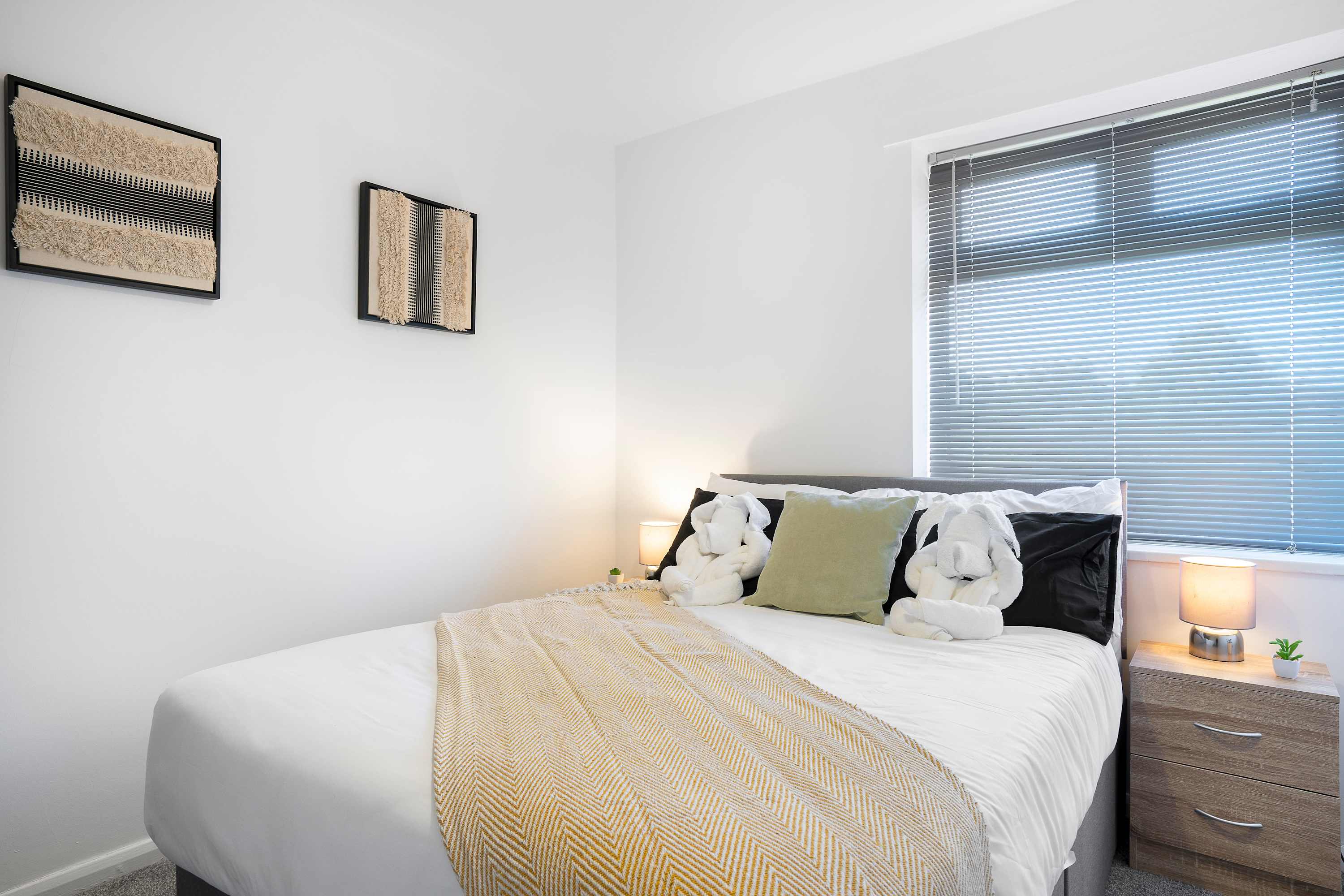 Nr Durham - Free Parking- 2BR Home- Wi-Fi-Sleeps 5 in Park Avenue 60 DH6 4JN - Property image 2 - VivreStays