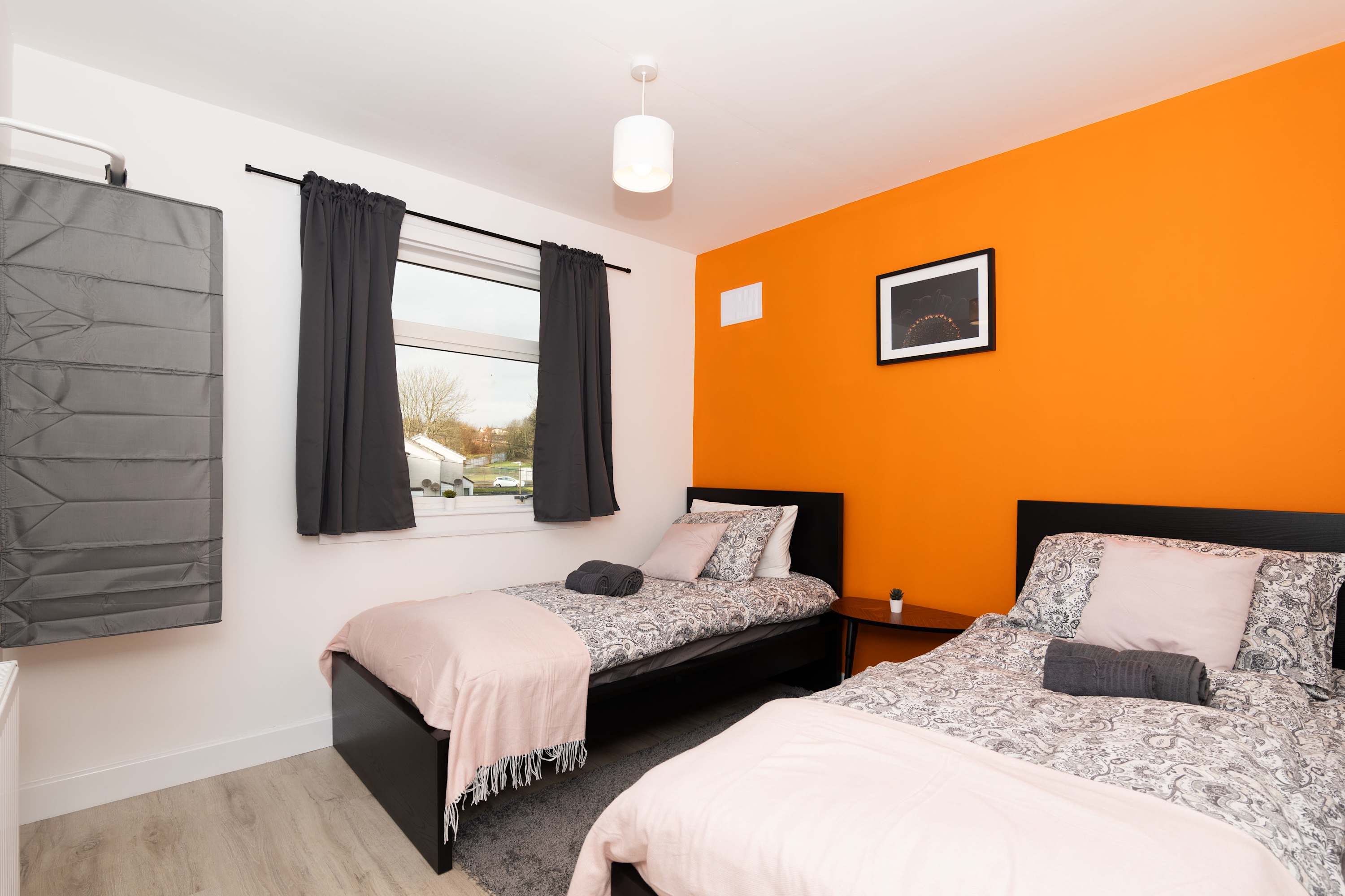 Parking - Wi-Fi -Near Falkirk & Stirling -Sleeps 6 in High Street 24 FK4 1DA - Property image 4 - VivreStays