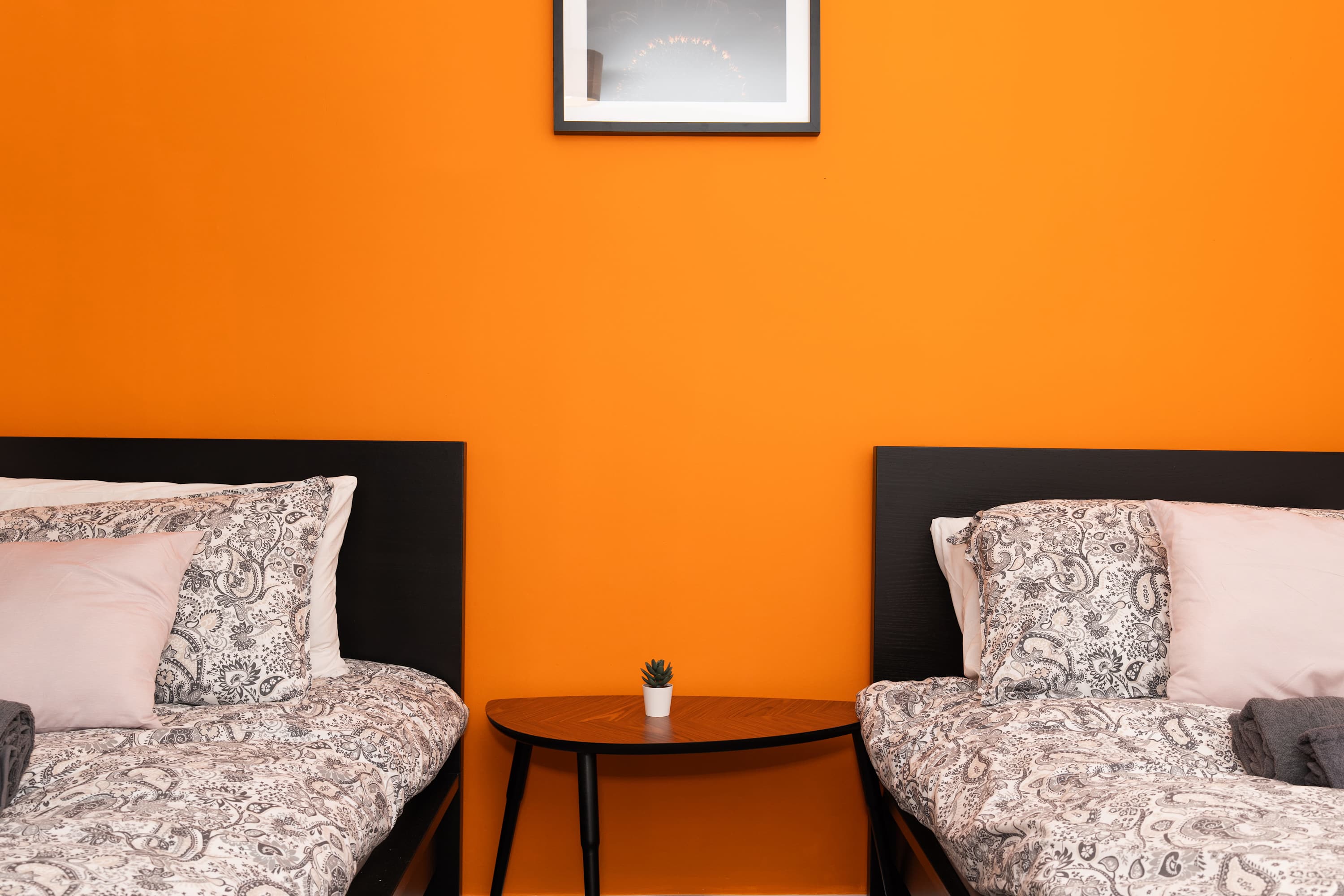 Parking - Wi-Fi -Near Falkirk & Stirling -Sleeps 6 in High Street 24 FK4 1DA - Property image 11 - VivreStays