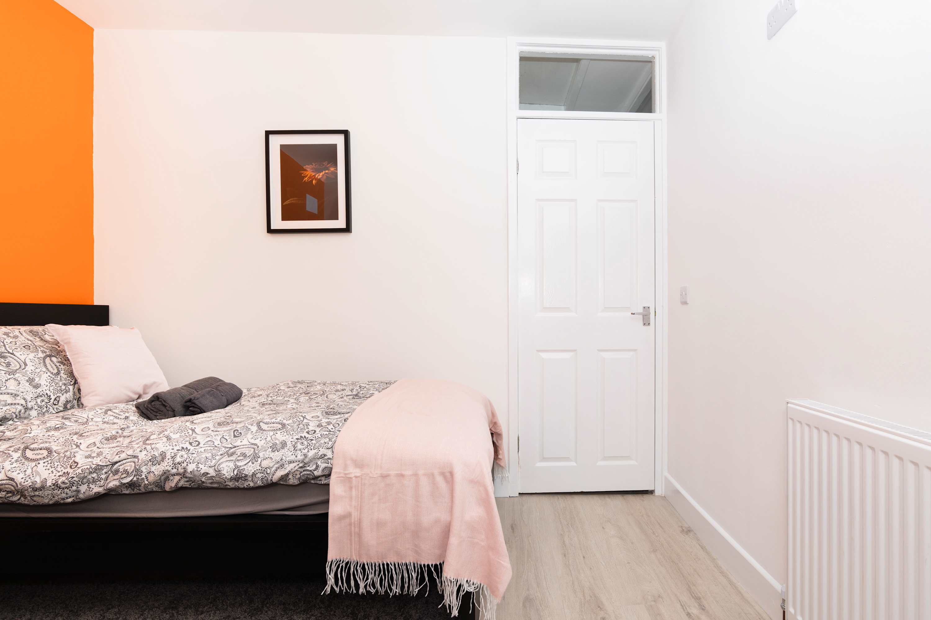 Parking - Wi-Fi -Near Falkirk & Stirling -Sleeps 6 in High Street 24 FK4 1DA - Property image 12 - VivreStays