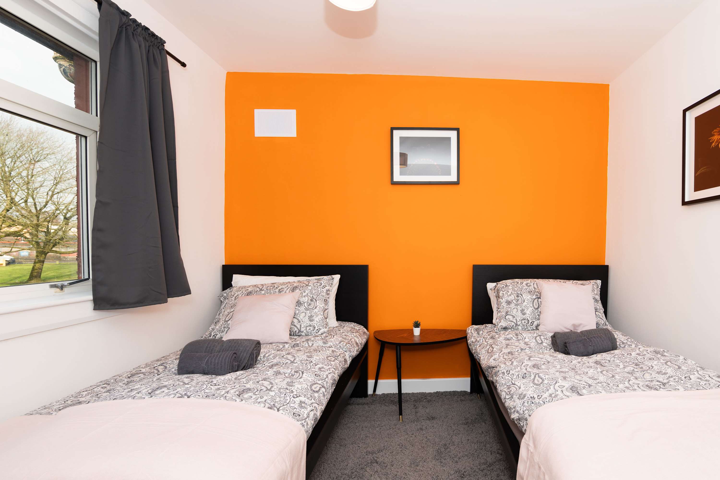 Parking - Wi-Fi -Near Falkirk & Stirling -Sleeps 6 in High Street 24 FK4 1DA - Property image 7 - VivreStays