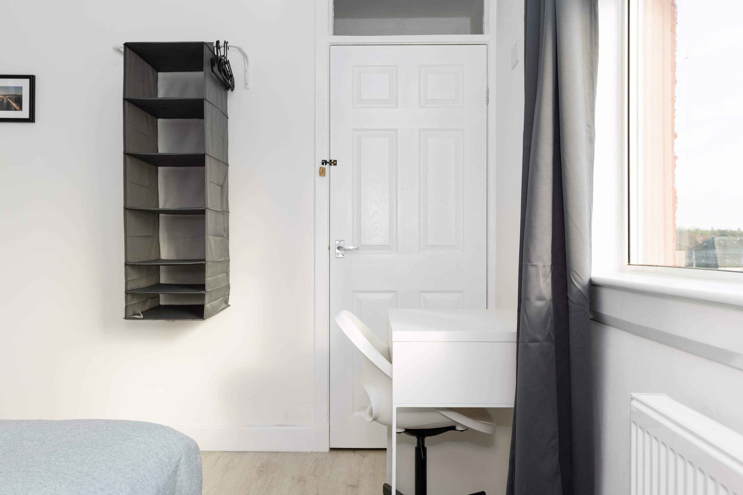Parking - Wi-Fi -Near Falkirk & Stirling -Sleeps 6 in High Street 24 FK4 1DA - Property image 14 - VivreStays