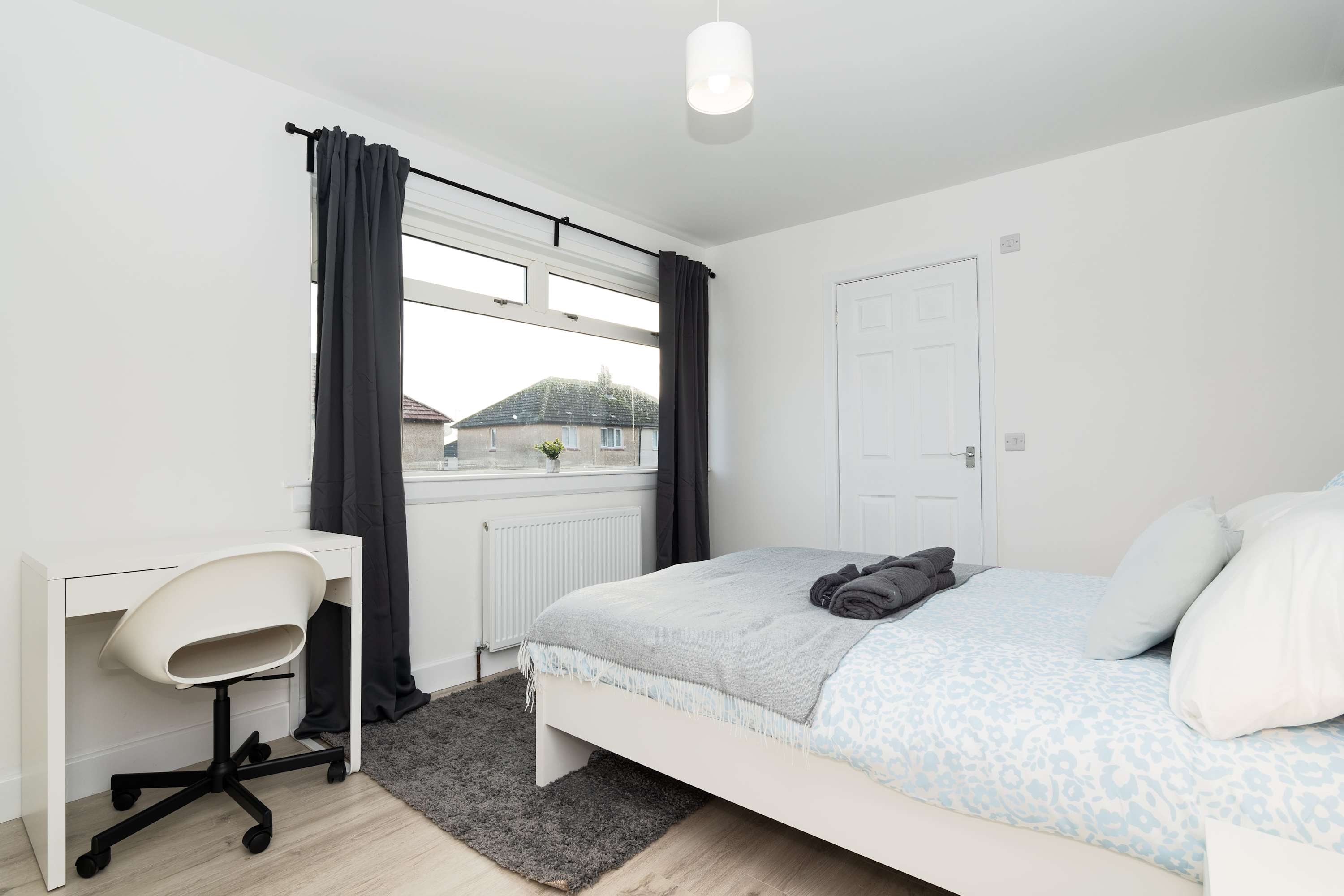 Parking - Wi-Fi -Near Falkirk & Stirling -Sleeps 6 in High Street 24 FK4 1DA - Property image 17 - VivreStays