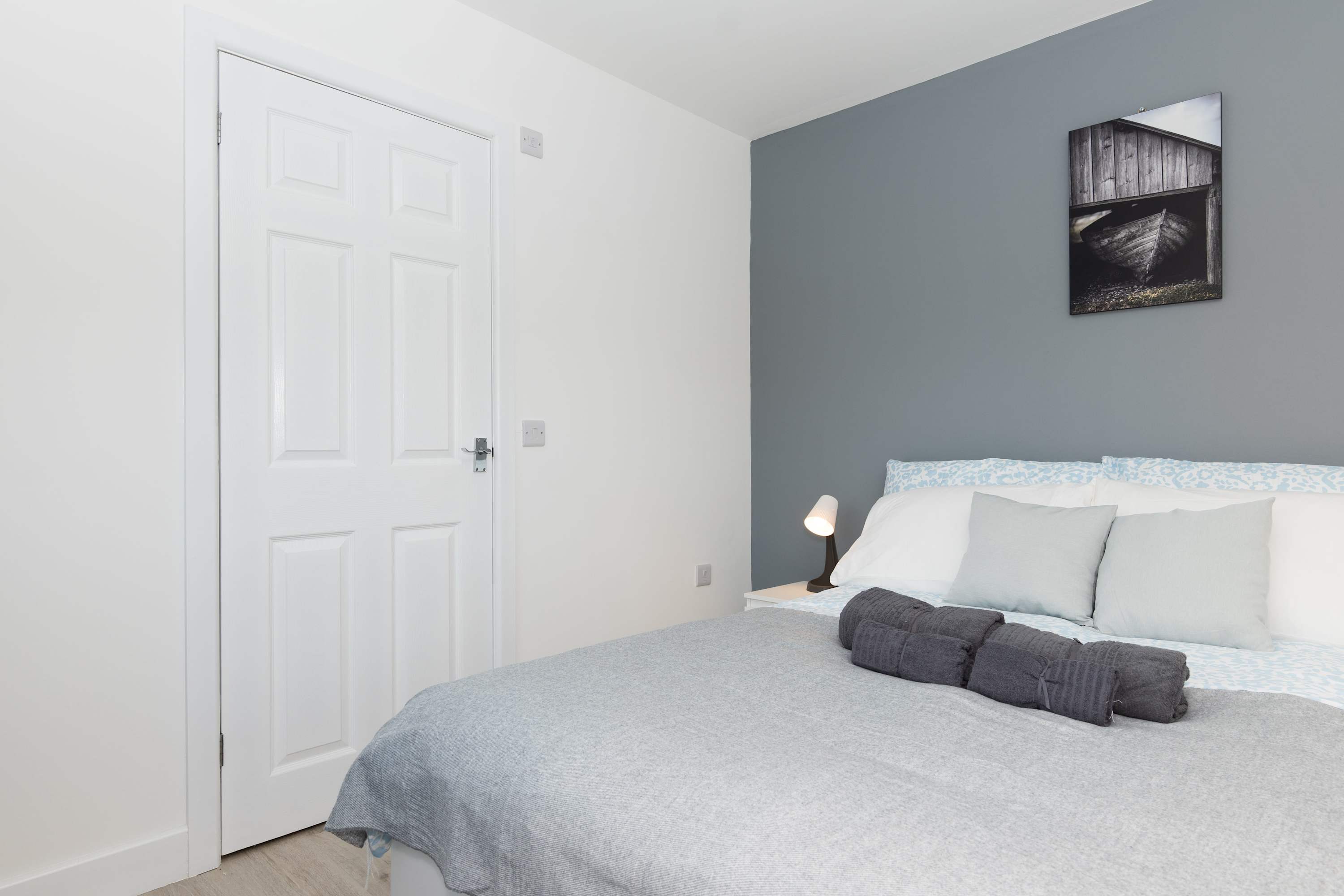 Parking - Wi-Fi -Near Falkirk & Stirling -Sleeps 6 in High Street 24 FK4 1DA - Property image 3 - VivreStays