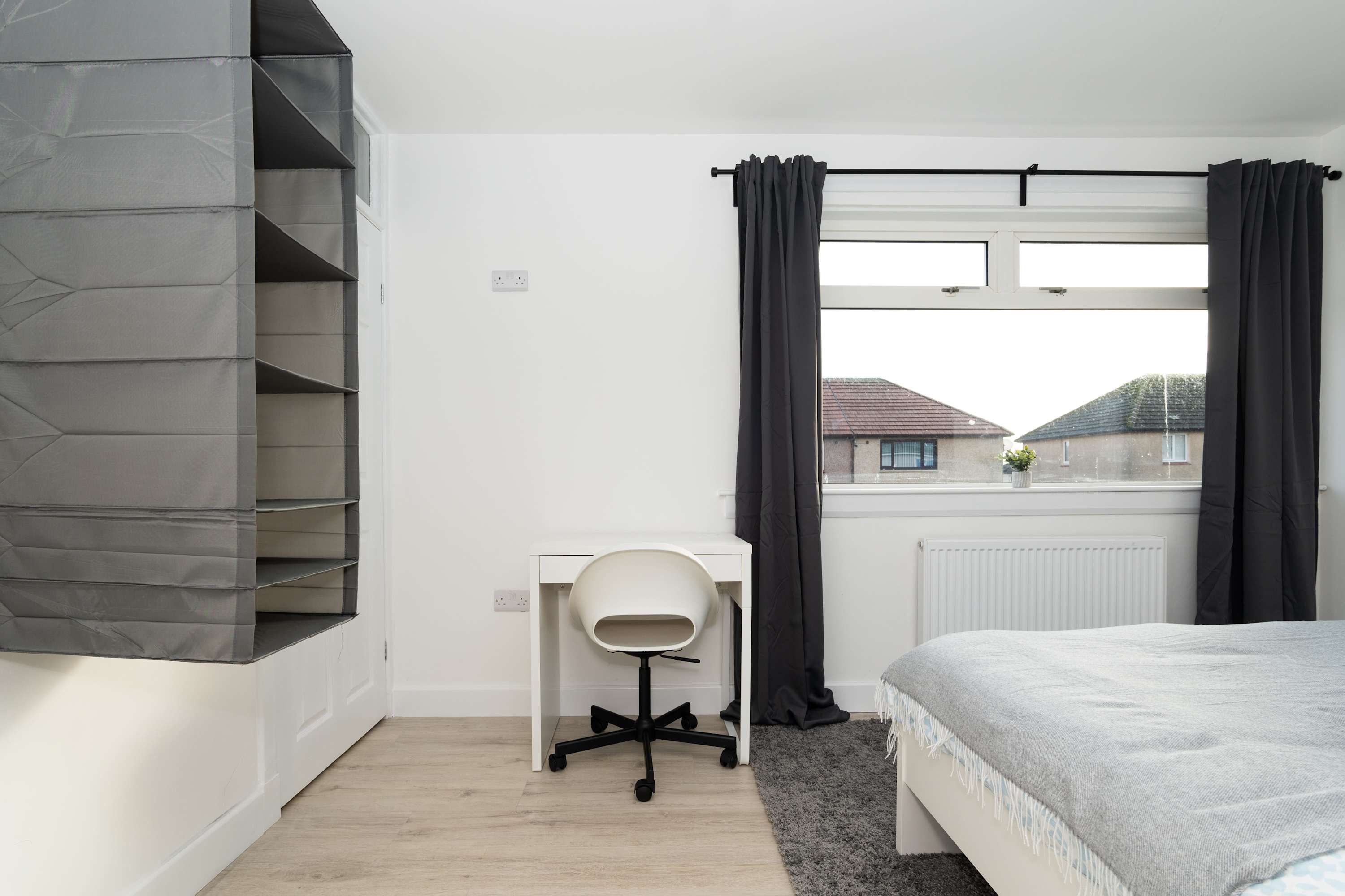 Parking - Wi-Fi -Near Falkirk & Stirling -Sleeps 6 in High Street 24 FK4 1DA - Property image 9 - VivreStays