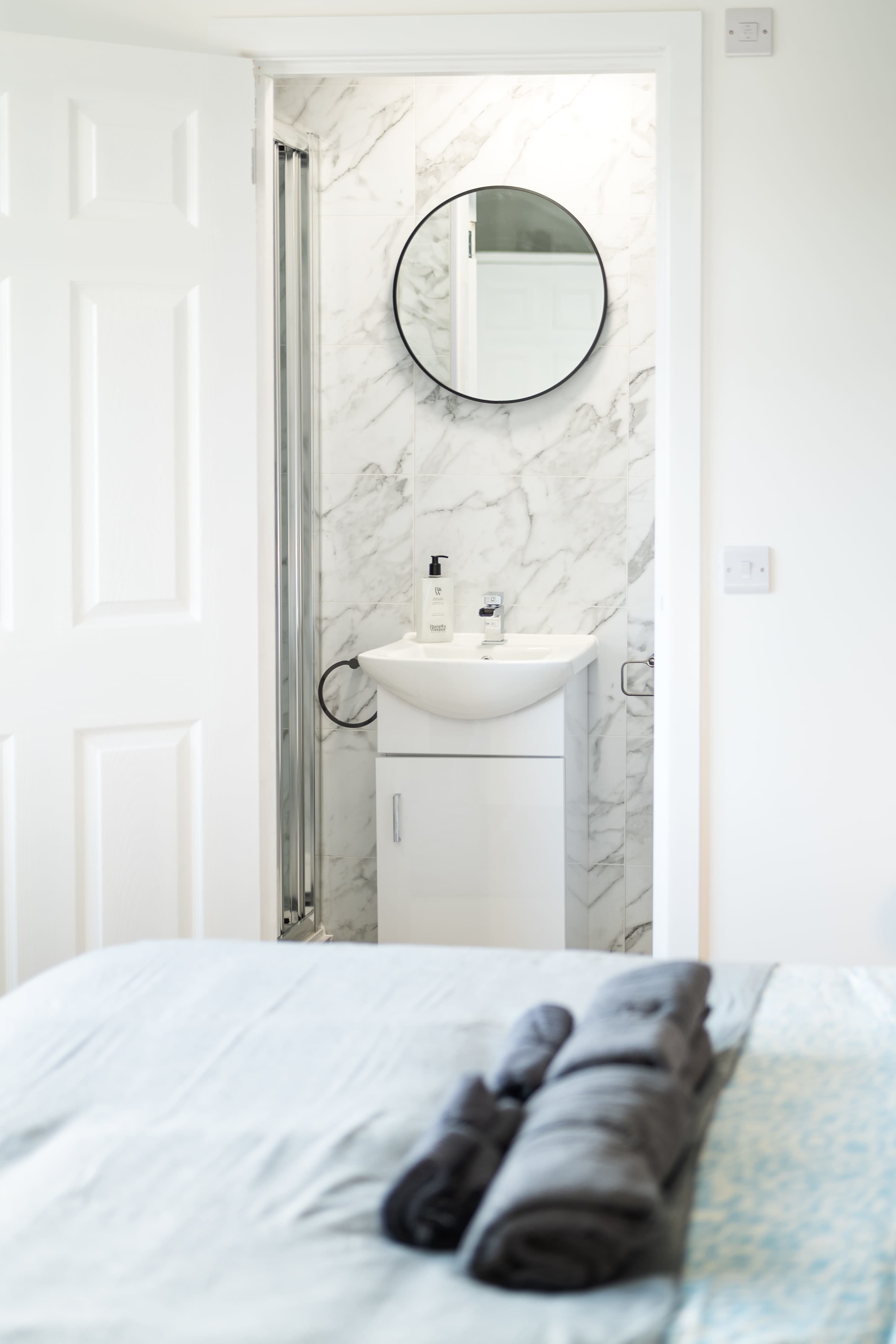 Parking - Wi-Fi -Near Falkirk & Stirling -Sleeps 6 in High Street 24 FK4 1DA - Property image 18 - VivreStays
