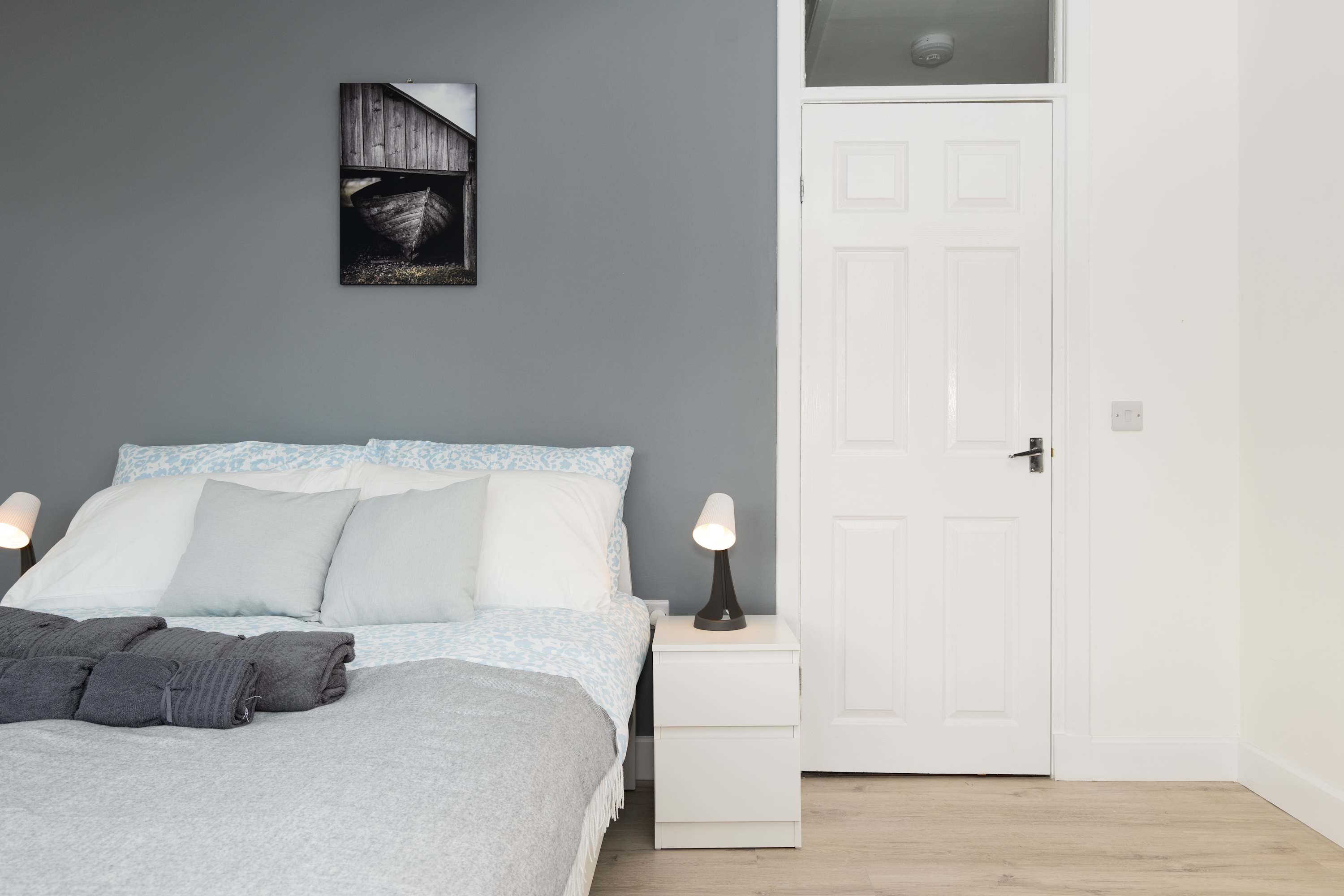 Parking - Wi-Fi -Near Falkirk & Stirling -Sleeps 6 in High Street 24 FK4 1DA - Property image 20 - VivreStays
