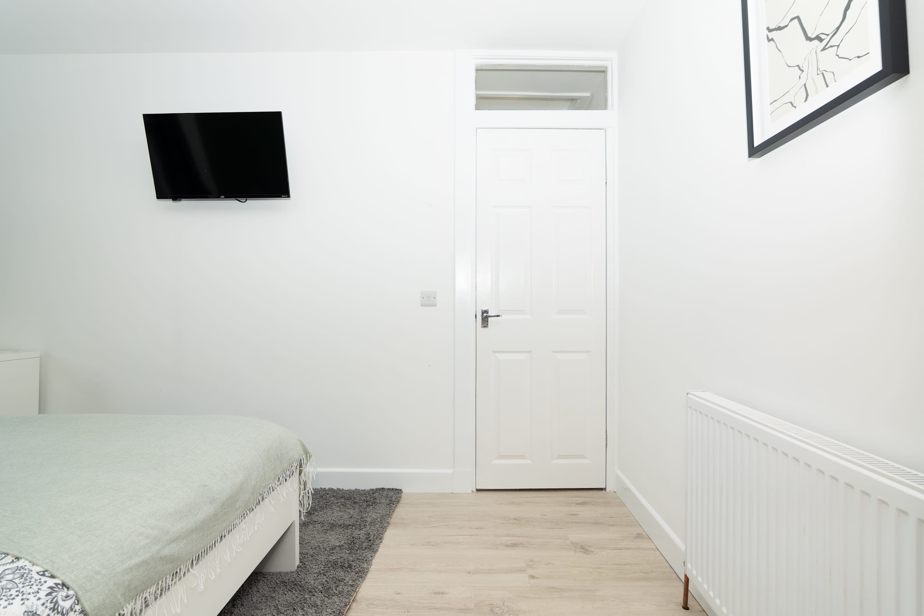 Parking - Wi-Fi -Near Falkirk & Stirling -Sleeps 6 in High Street 24 FK4 1DA - Property image 22 - VivreStays