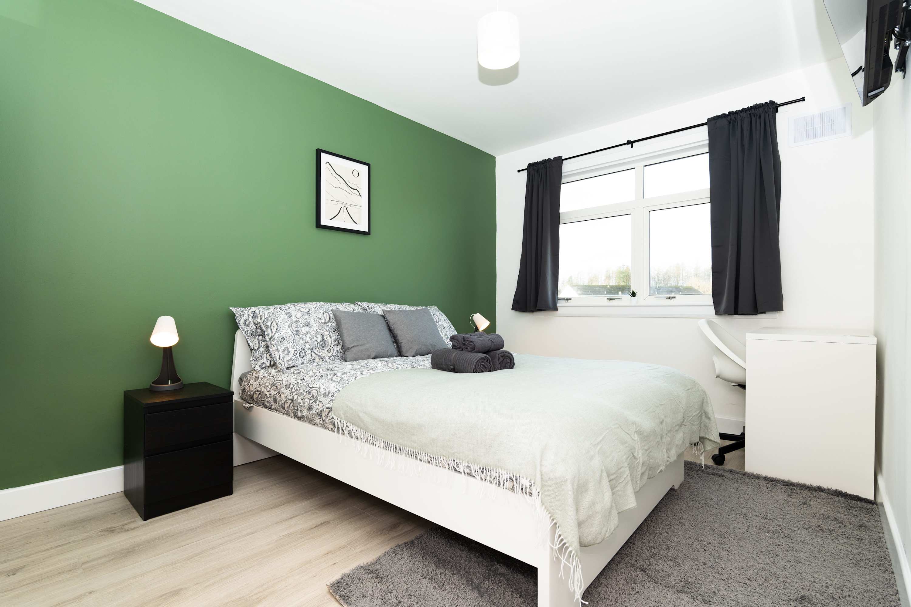 Parking - Wi-Fi -Near Falkirk & Stirling -Sleeps 6 in High Street 24 FK4 1DA - Property image 23 - VivreStays