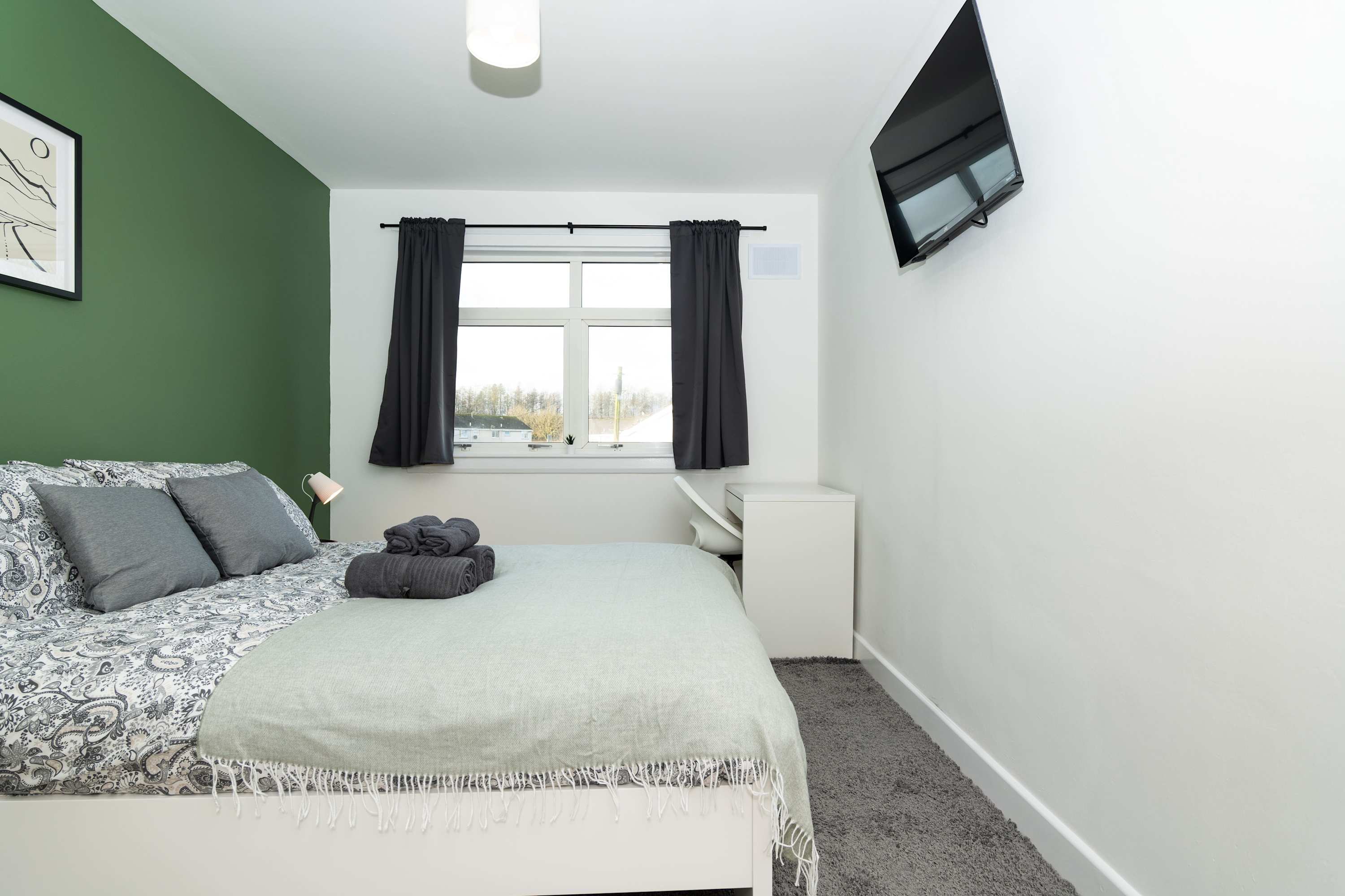Parking - Wi-Fi -Near Falkirk & Stirling -Sleeps 6 in High Street 24 FK4 1DA - Property image 24 - VivreStays