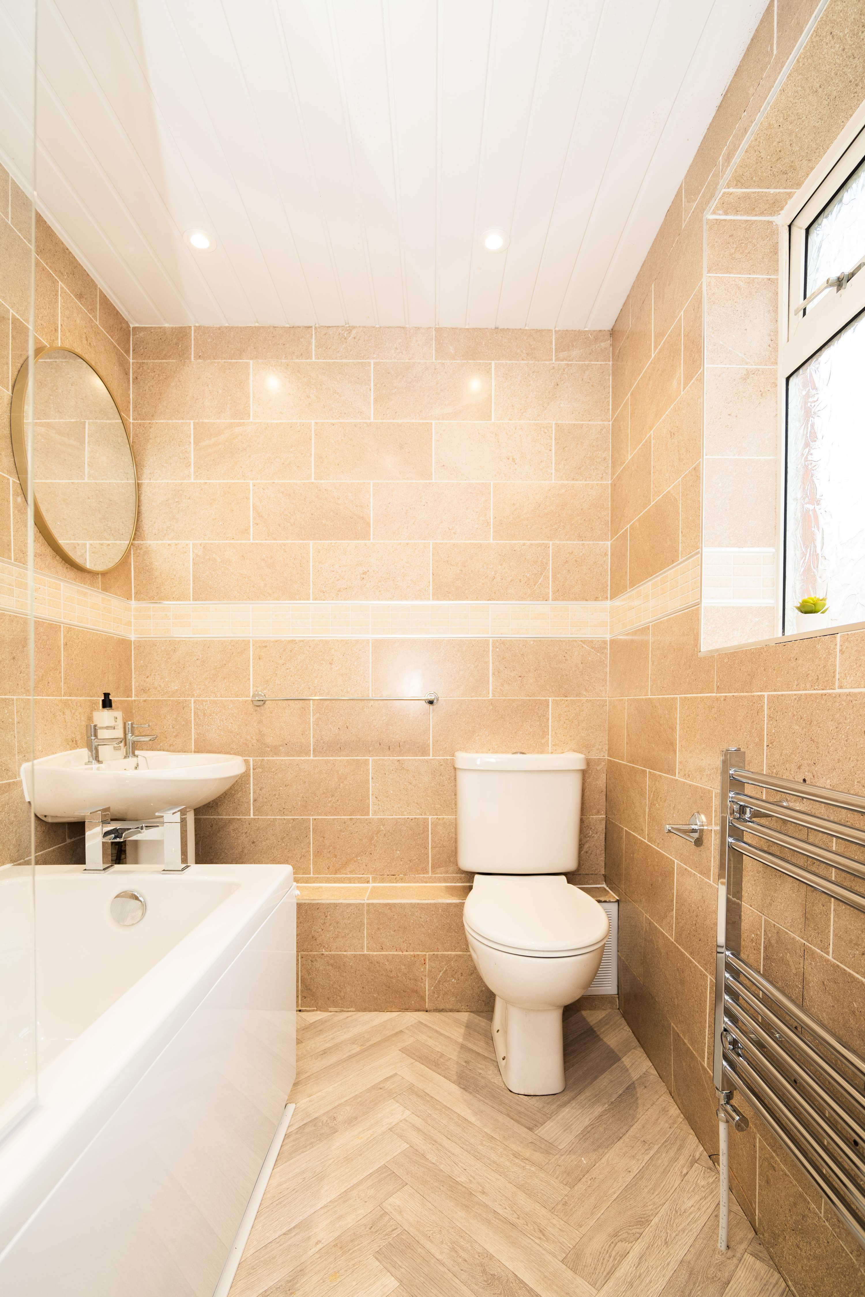 Parking - Wi-Fi -Near Falkirk & Stirling -Sleeps 6 in High Street 24 FK4 1DA - Property image 28 - VivreStays