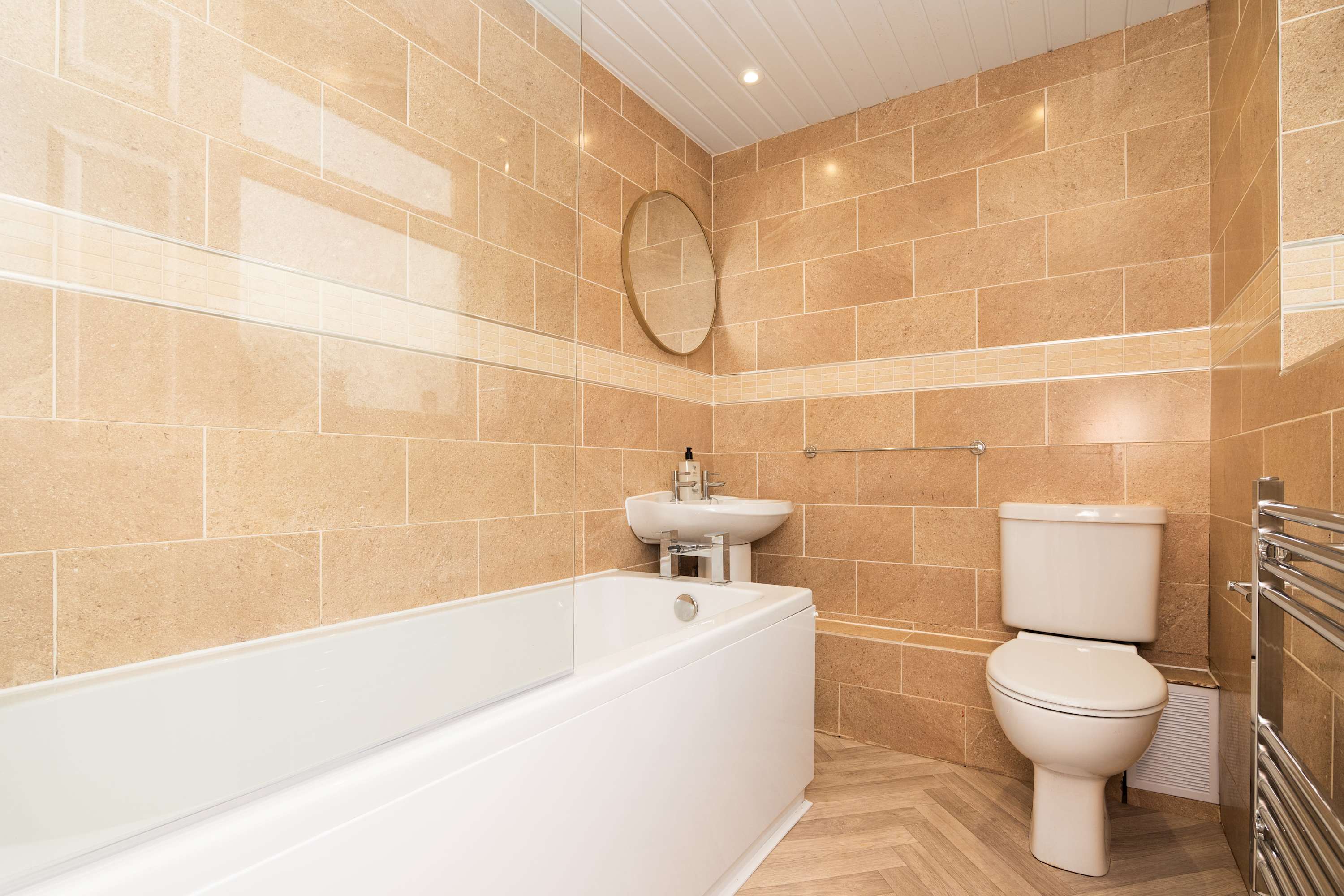 Parking - Wi-Fi -Near Falkirk & Stirling -Sleeps 6 in High Street 24 FK4 1DA - Property image 5 - VivreStays