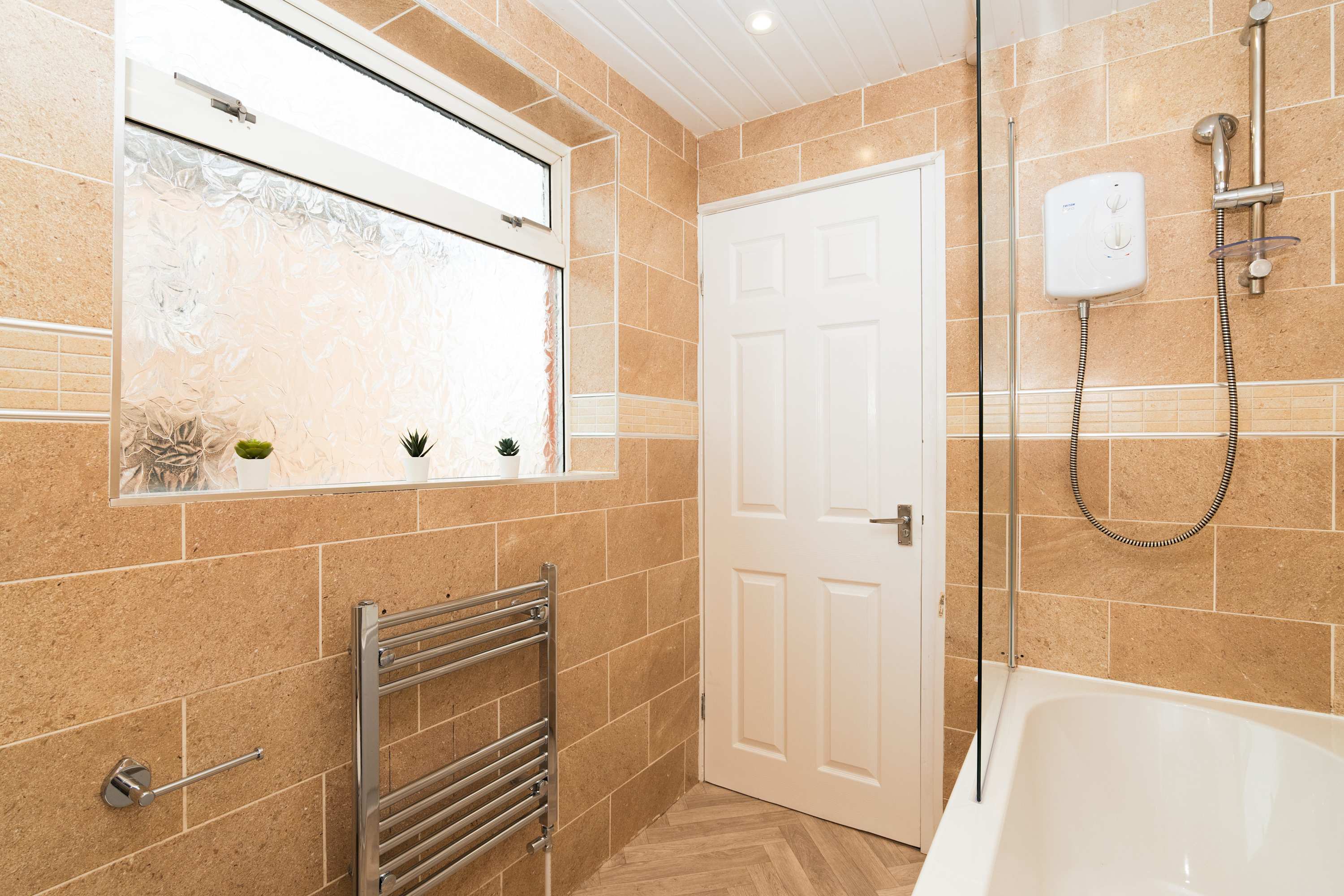 Parking - Wi-Fi -Near Falkirk & Stirling -Sleeps 6 in High Street 24 FK4 1DA - Property image 30 - VivreStays