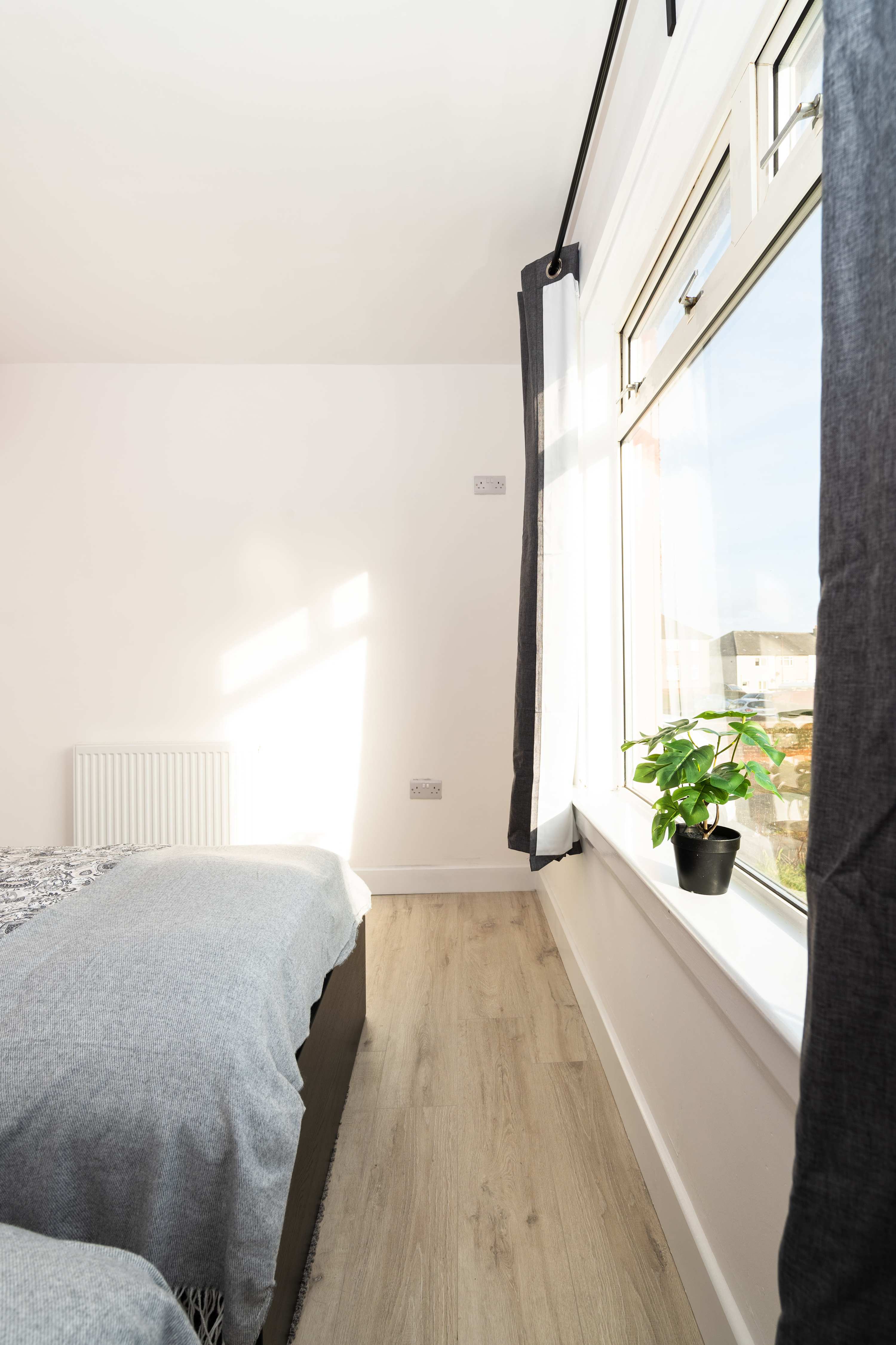 Parking - Wi-Fi -Near Falkirk & Stirling -Sleeps 6 in High Street 24 FK4 1DA - Property image 32 - VivreStays