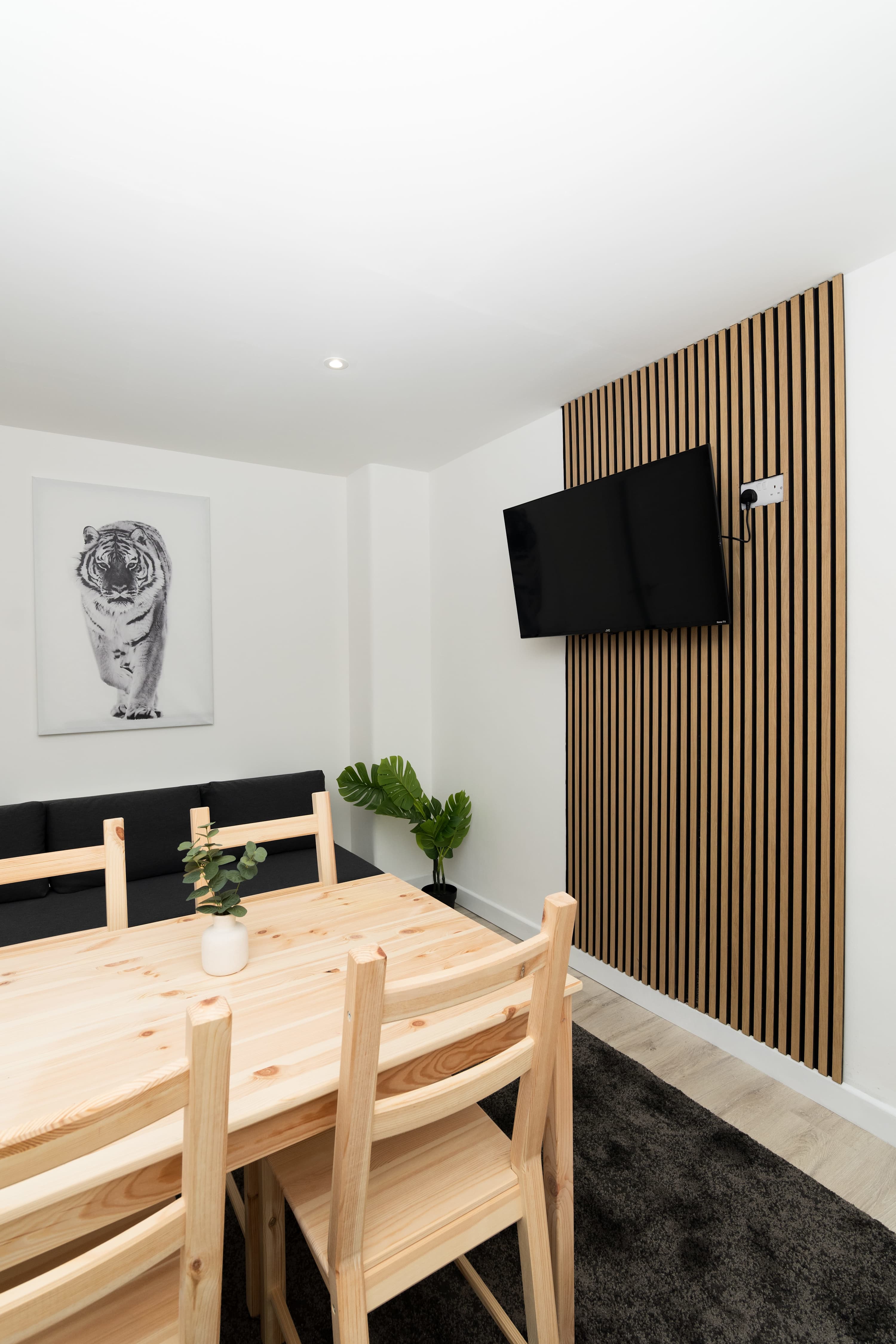 Parking - Wi-Fi -Near Falkirk & Stirling -Sleeps 6 in High Street 24 FK4 1DA - Property image 35 - VivreStays