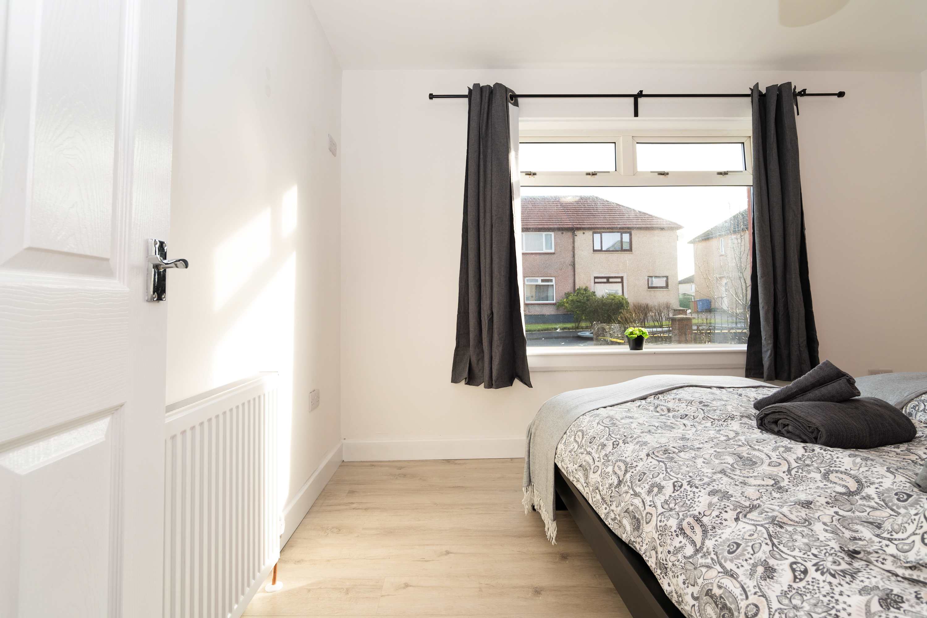 Parking - Wi-Fi -Near Falkirk & Stirling -Sleeps 6 in High Street 24 FK4 1DA - Property image 37 - VivreStays