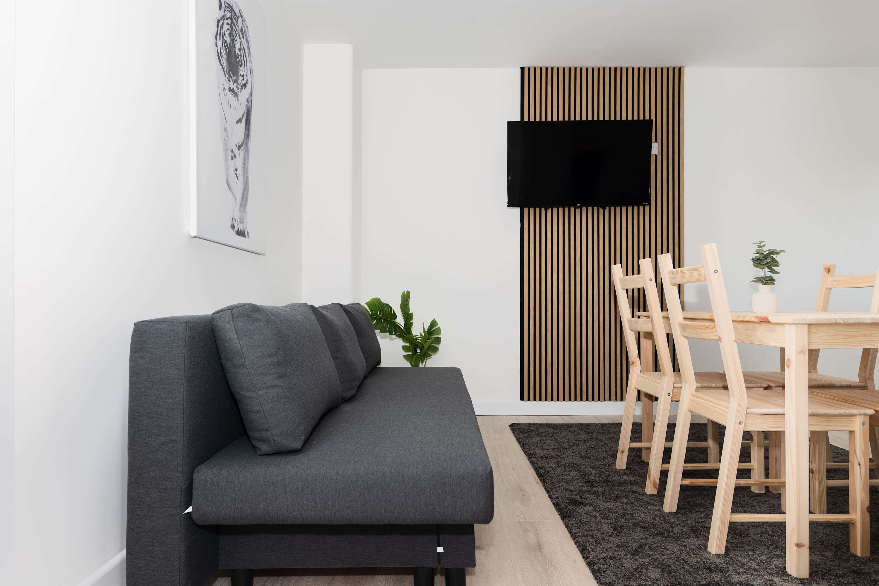 Parking - Wi-Fi -Near Falkirk & Stirling -Sleeps 6 in High Street 24 FK4 1DA - Property image 36 - VivreStays