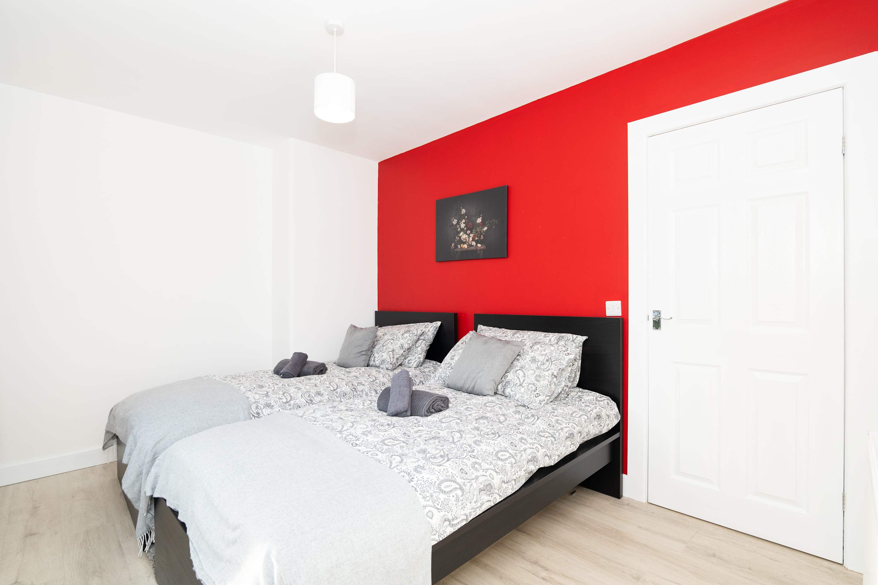 Parking - Wi-Fi -Near Falkirk & Stirling -Sleeps 6 serviced apartment - Bonnybridge - VivreStays