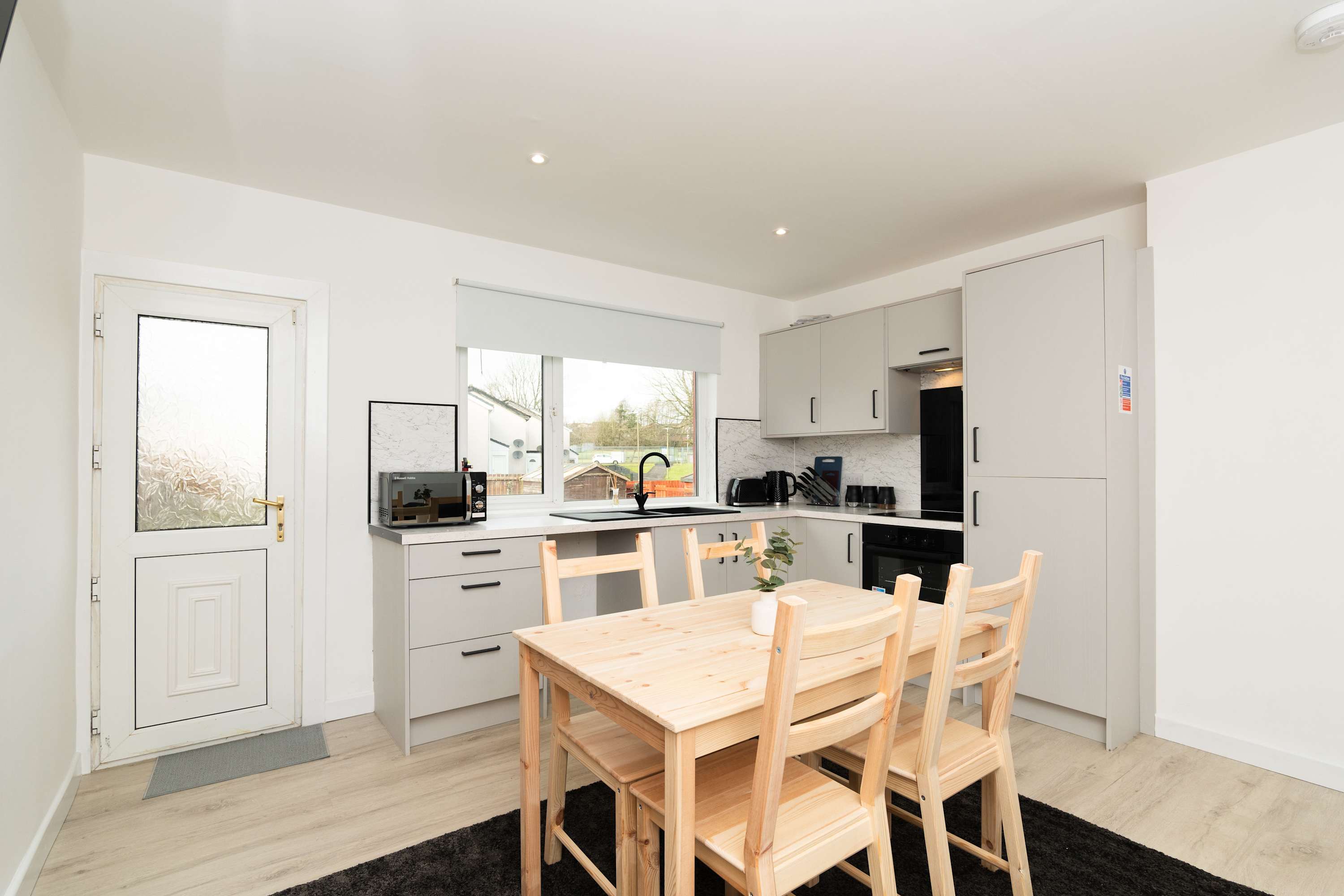 Parking - Wi-Fi -Near Falkirk & Stirling -Sleeps 6 in High Street 24 FK4 1DA - Property image 6 - VivreStays