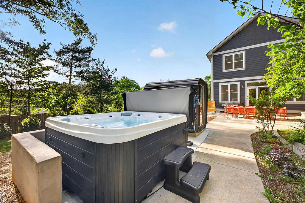 Outdoor Games • Hot Tub • Firepit • Grill • Sauna 4