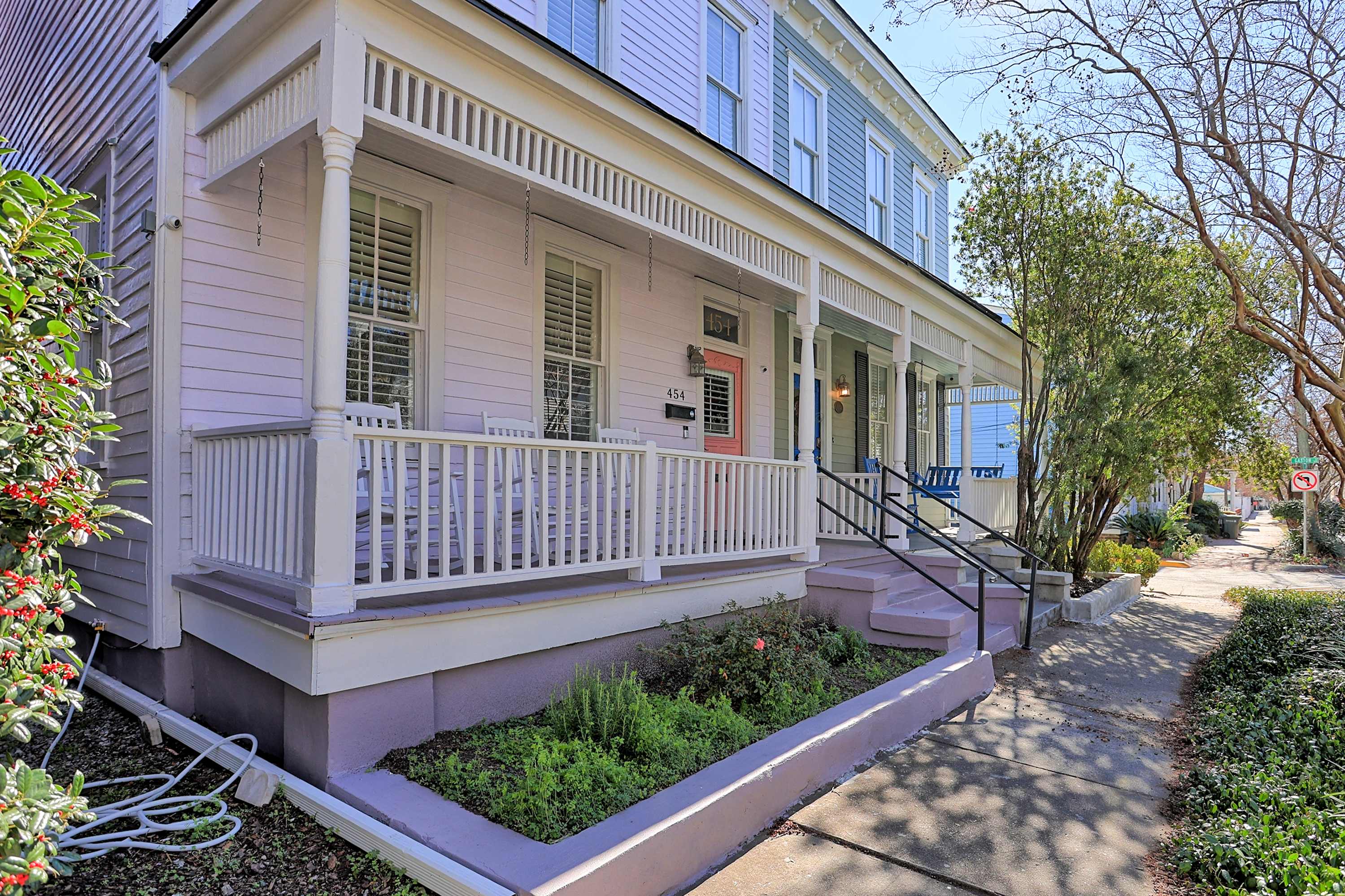 Lovely Victorian Beauty in Heart of Downtown!
