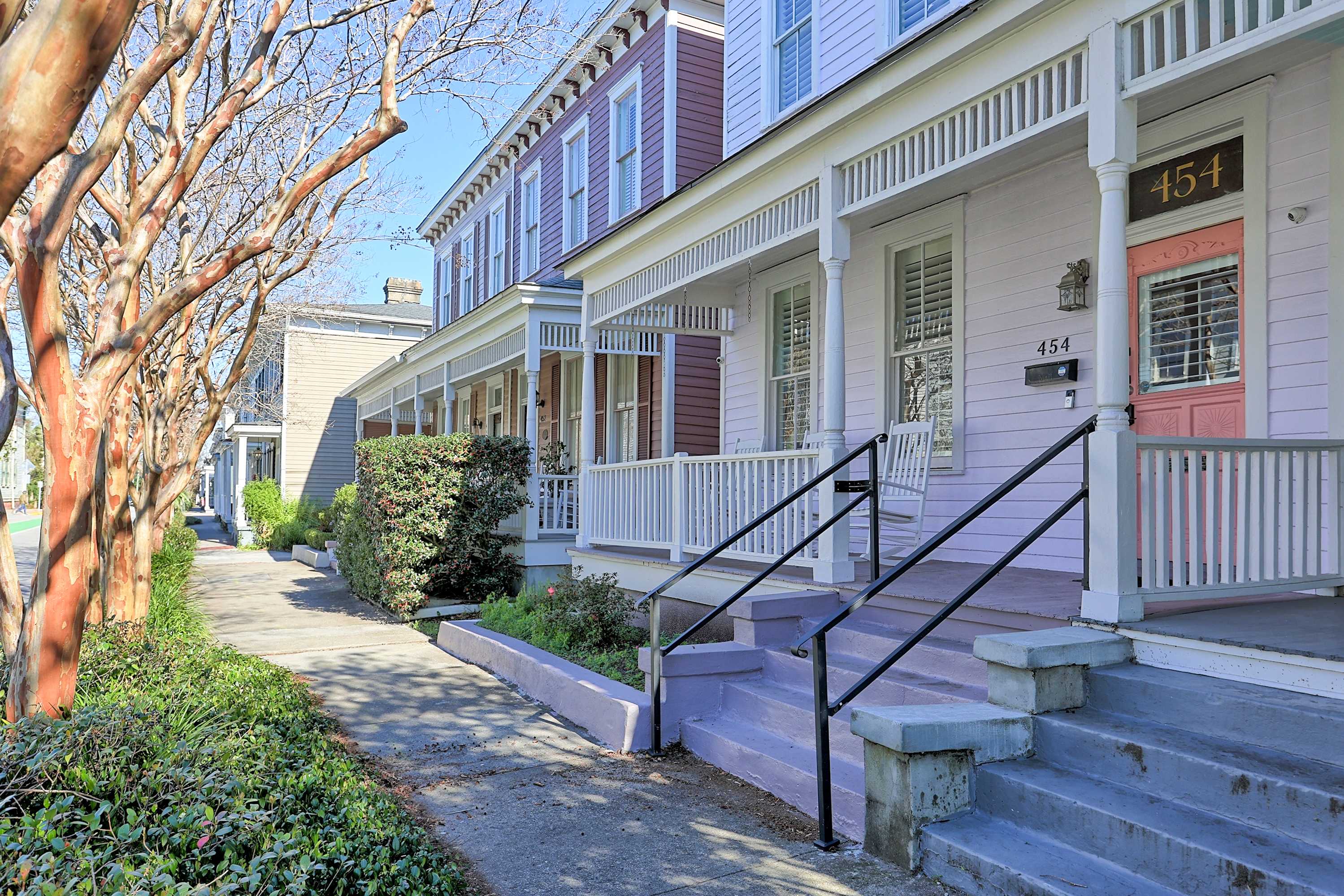 Lovely Victorian Beauty in Heart of Downtown!