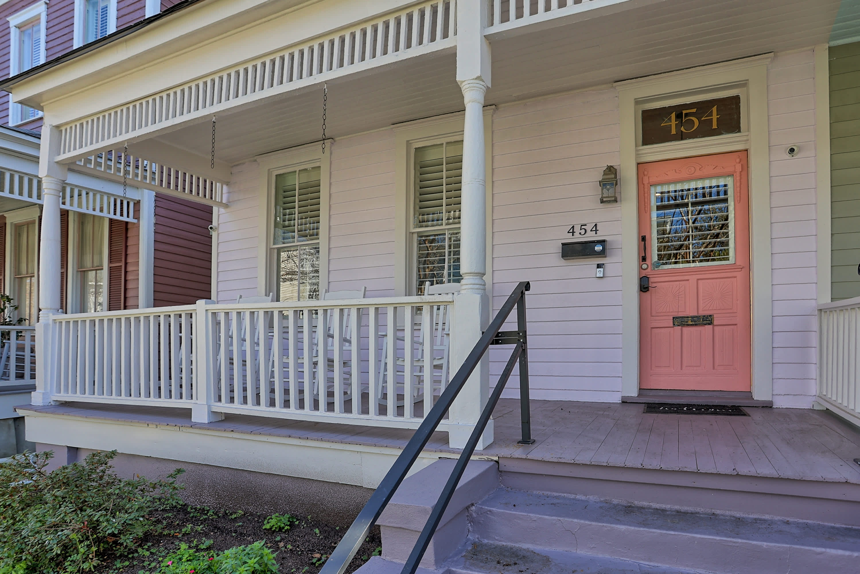 Lovely Victorian Beauty in Heart of Downtown!