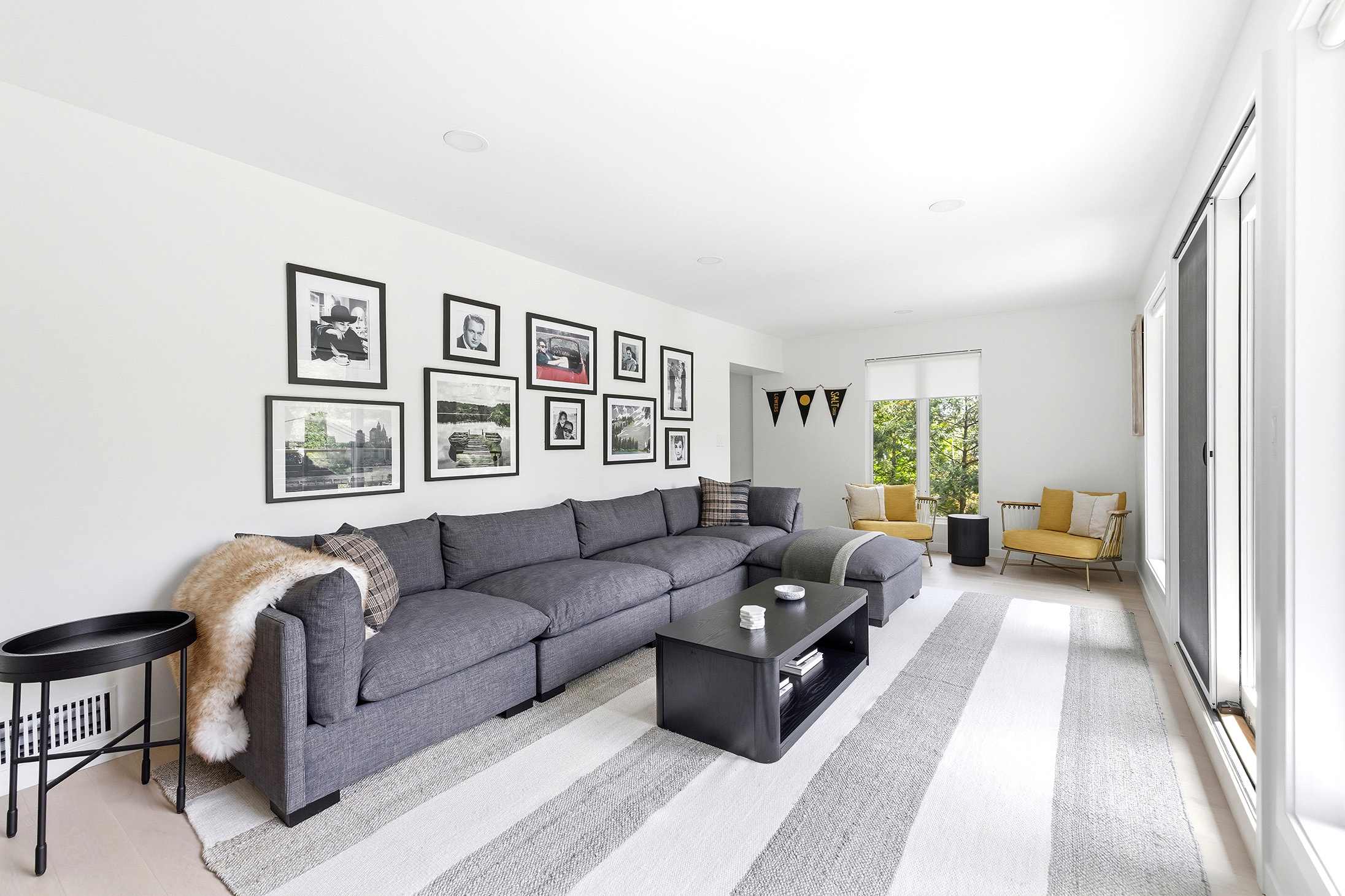 This is where lazy mornings, great books, and forest views come together to create the ultimate chill zone.