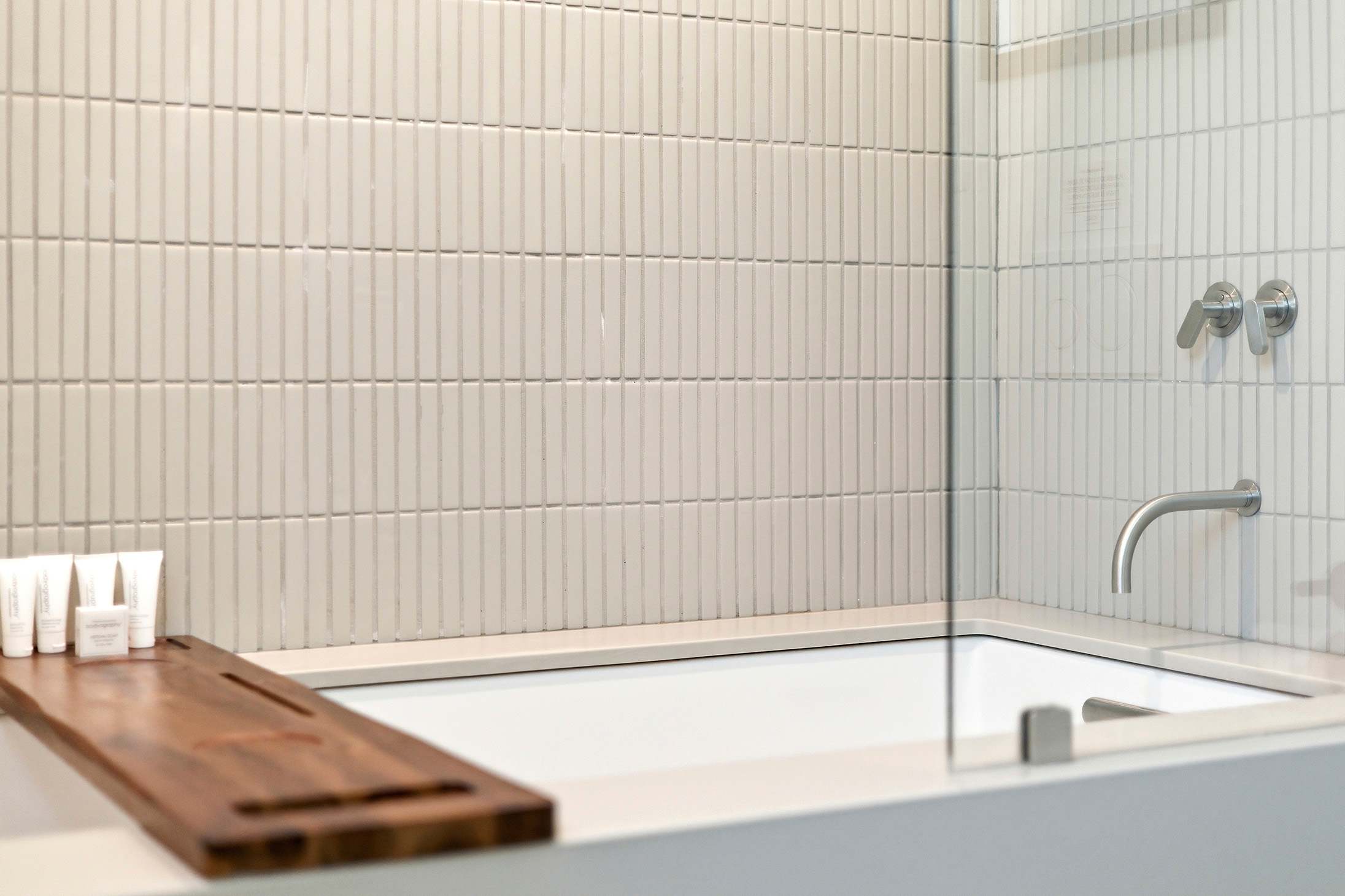 Soak it up, rinse it off, repeat. This bathroom knows how to keep it classy!
