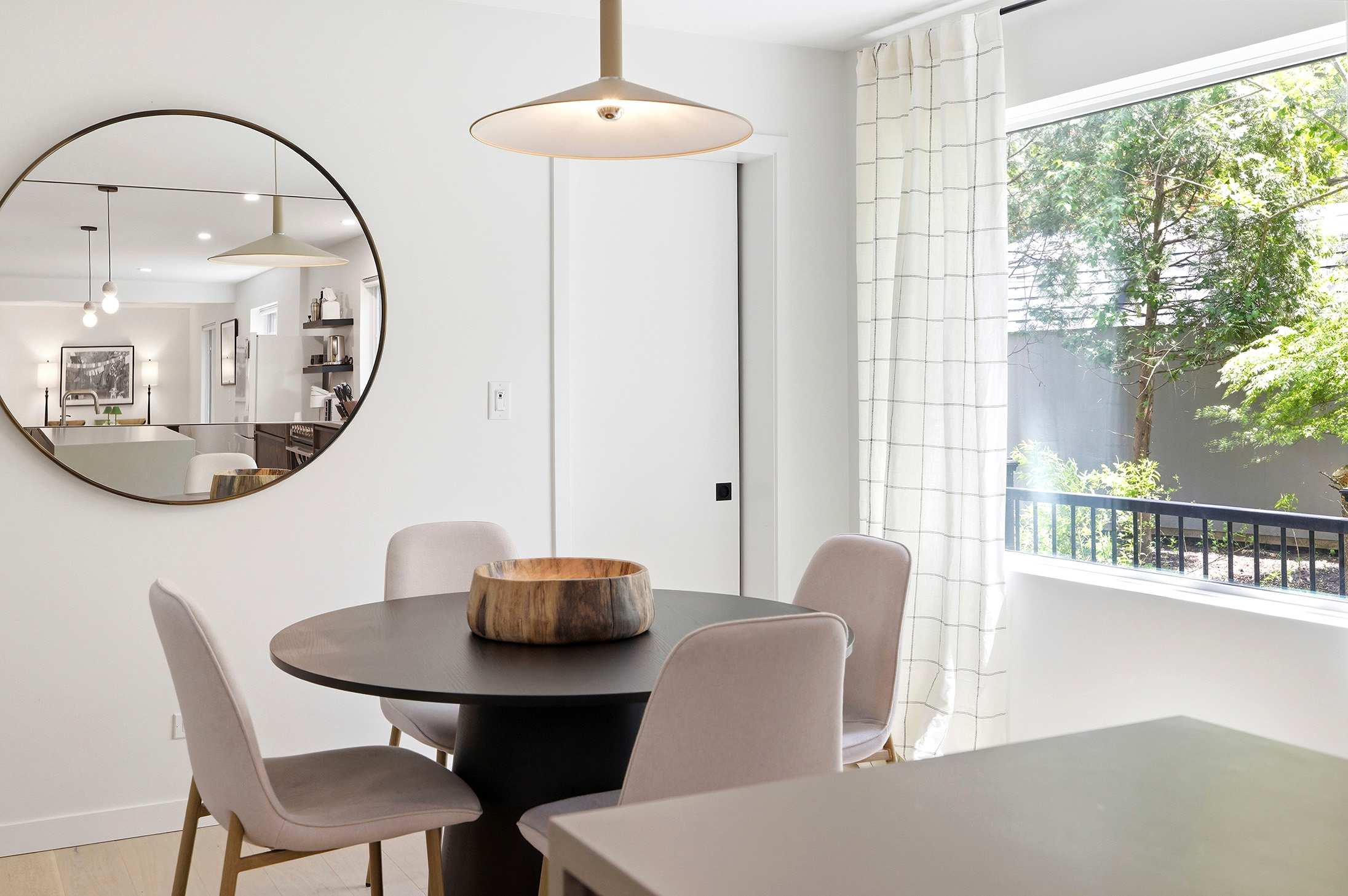 Serving sunlight, style, and maybe pancakes. Breakfast anyone?