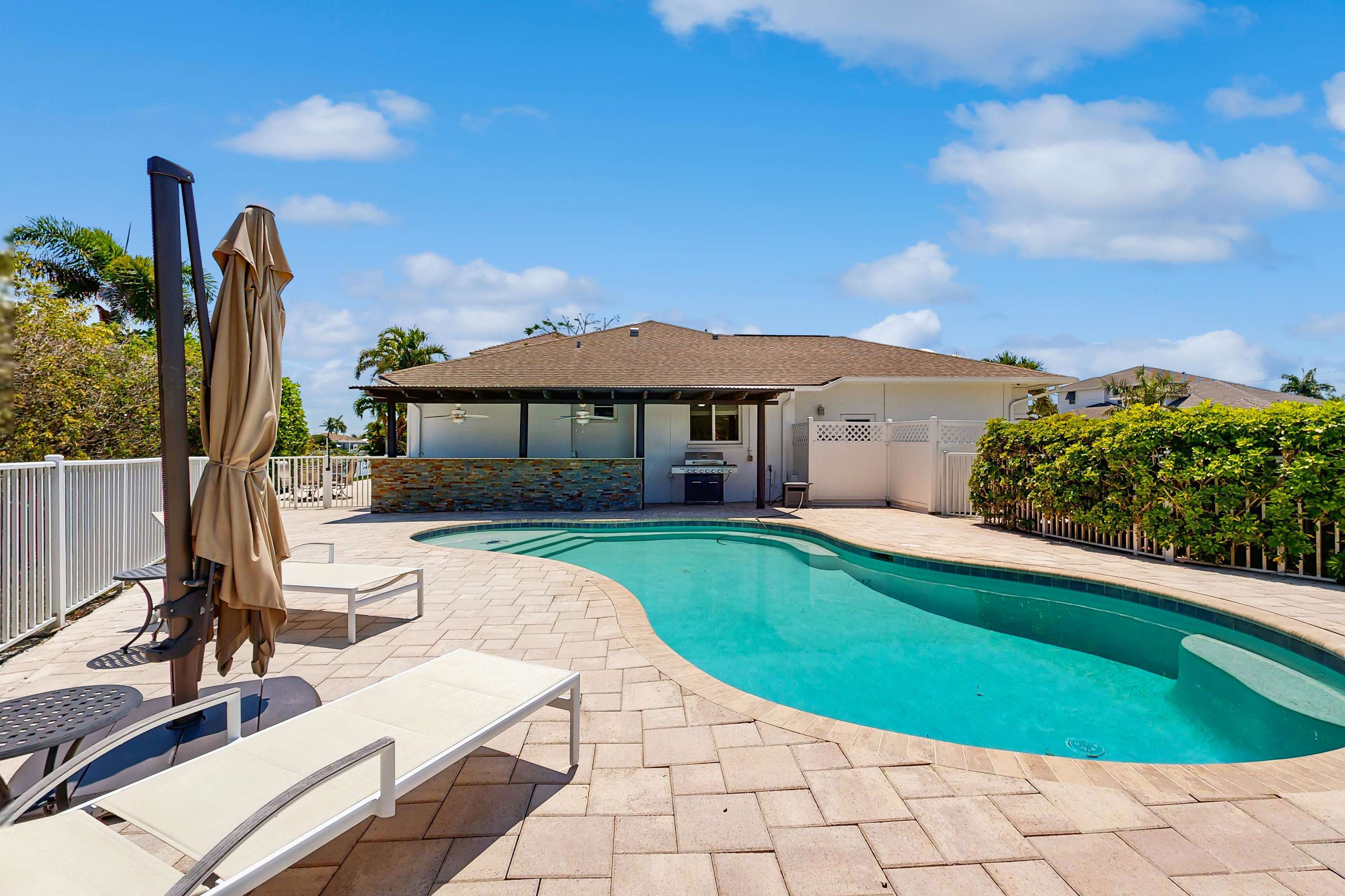 Marco Island Oasis, Private Pool, Waterfront & Family Fun!