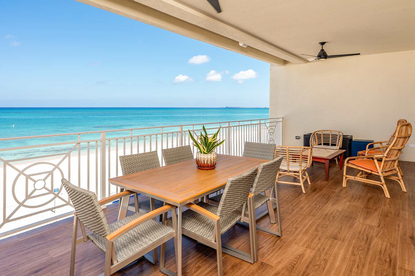 Laguna del Mar #10 - Oceanfront 3 bedroom on Seven Mile Beach 2